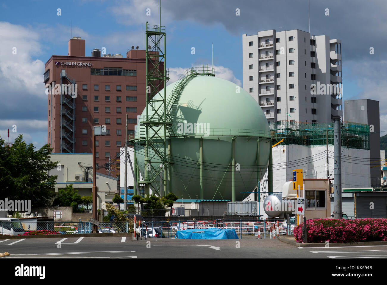 - Nagano au Japon, le 4 juin 2017 : réservoir de stockage de gaz vert dans la ville de Nagano Banque D'Images