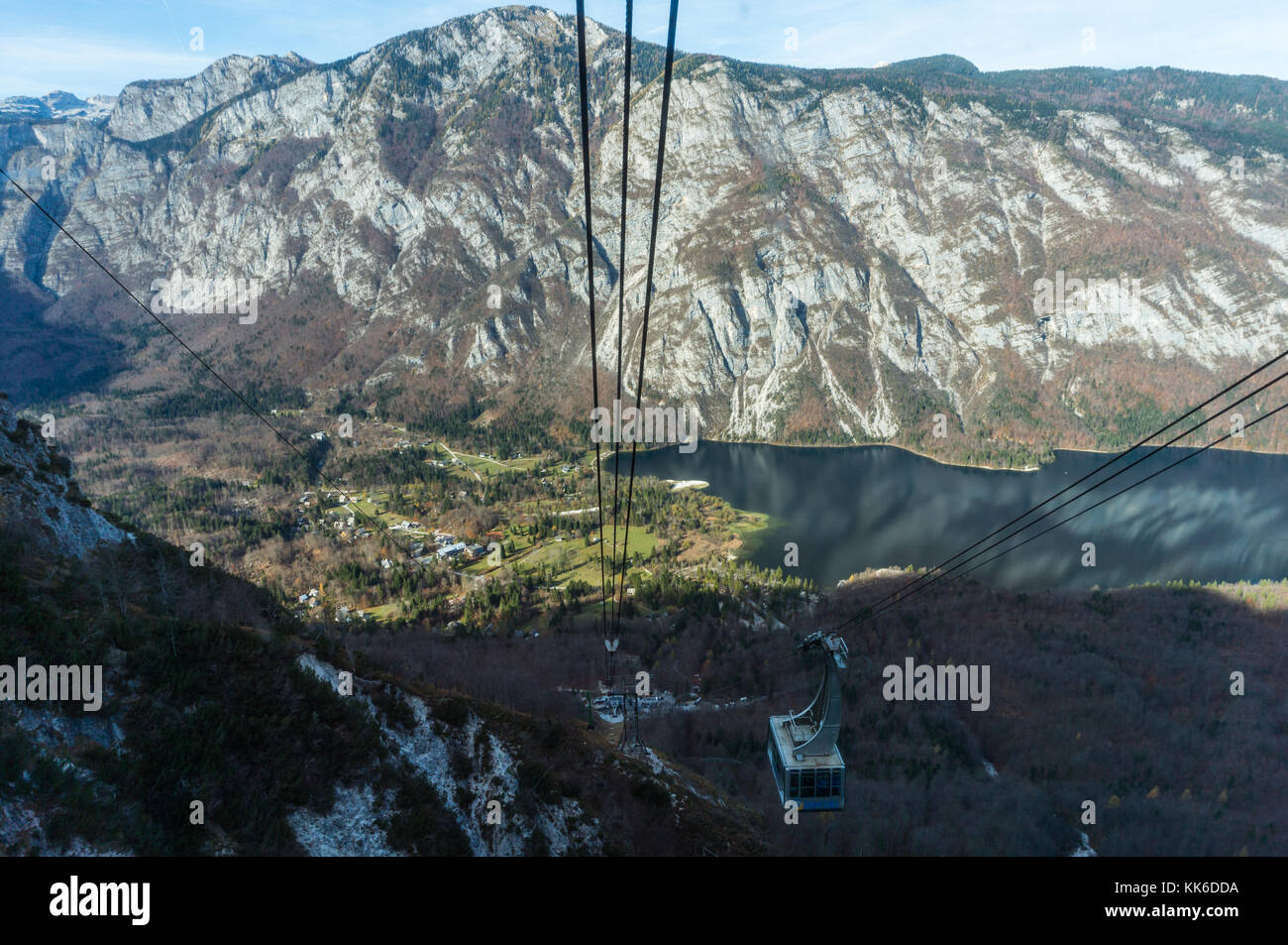 En remontant à partir de la télécabine du lac Bohinj vogel à la station de ski en Slovénie Banque D'Images