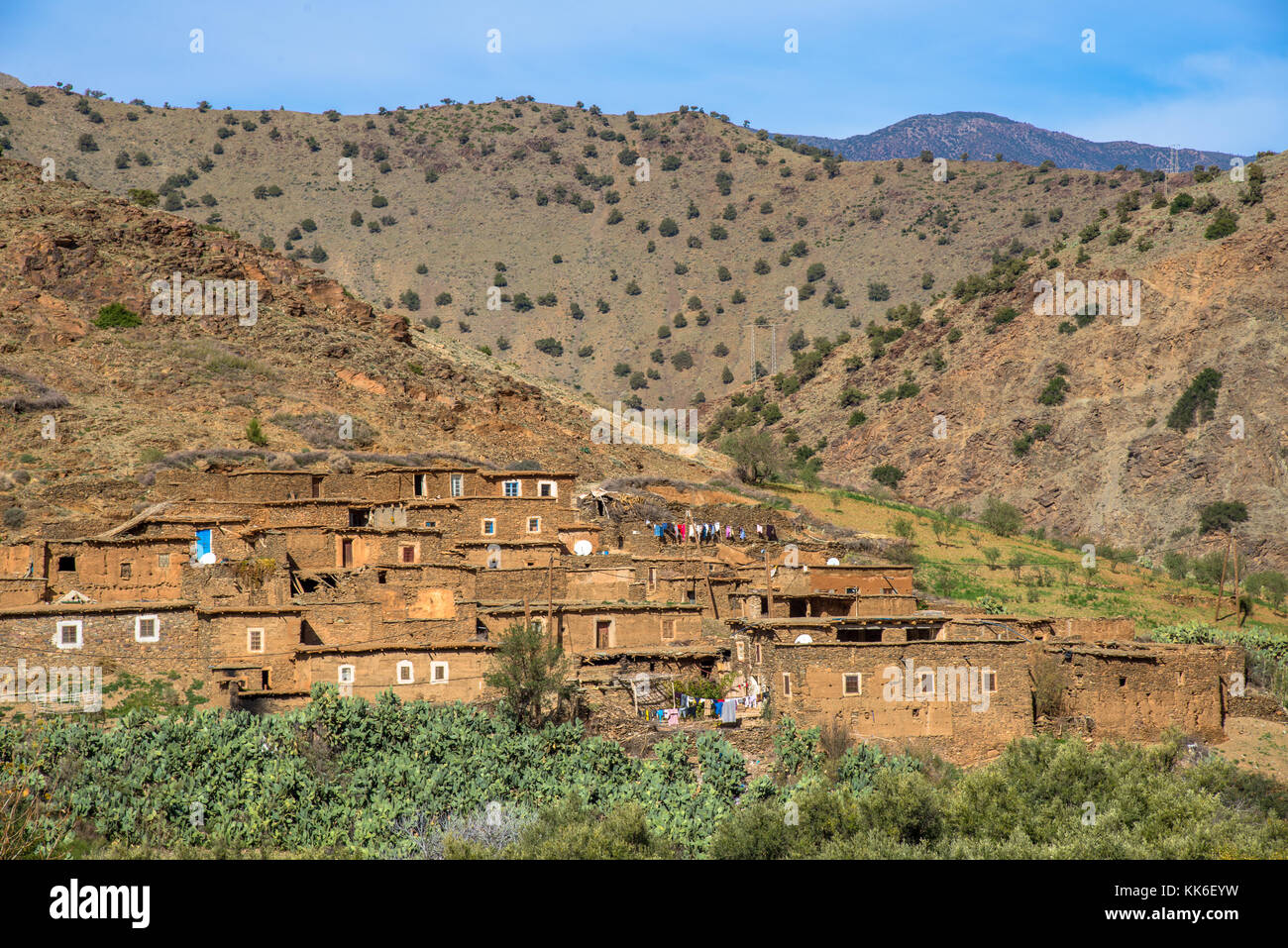Village de la vallée d'imlill tiz n test pass, Maroc Banque D'Images