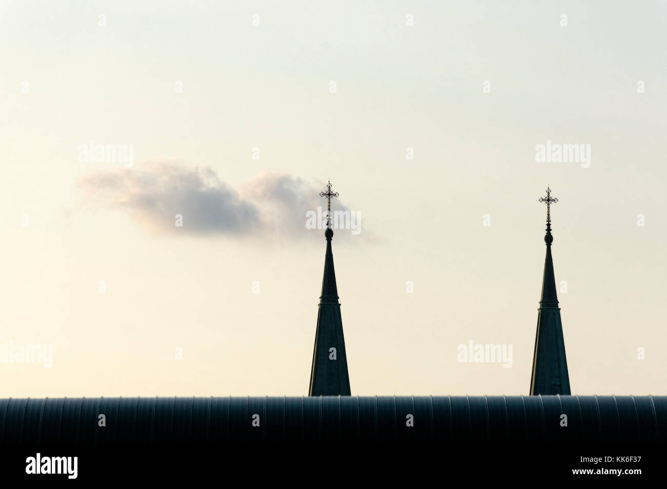 Lits 1 clochers de l'église Sainte-Cécile au coucher du soleil, Montréal, Québec, Canada Banque D'Images