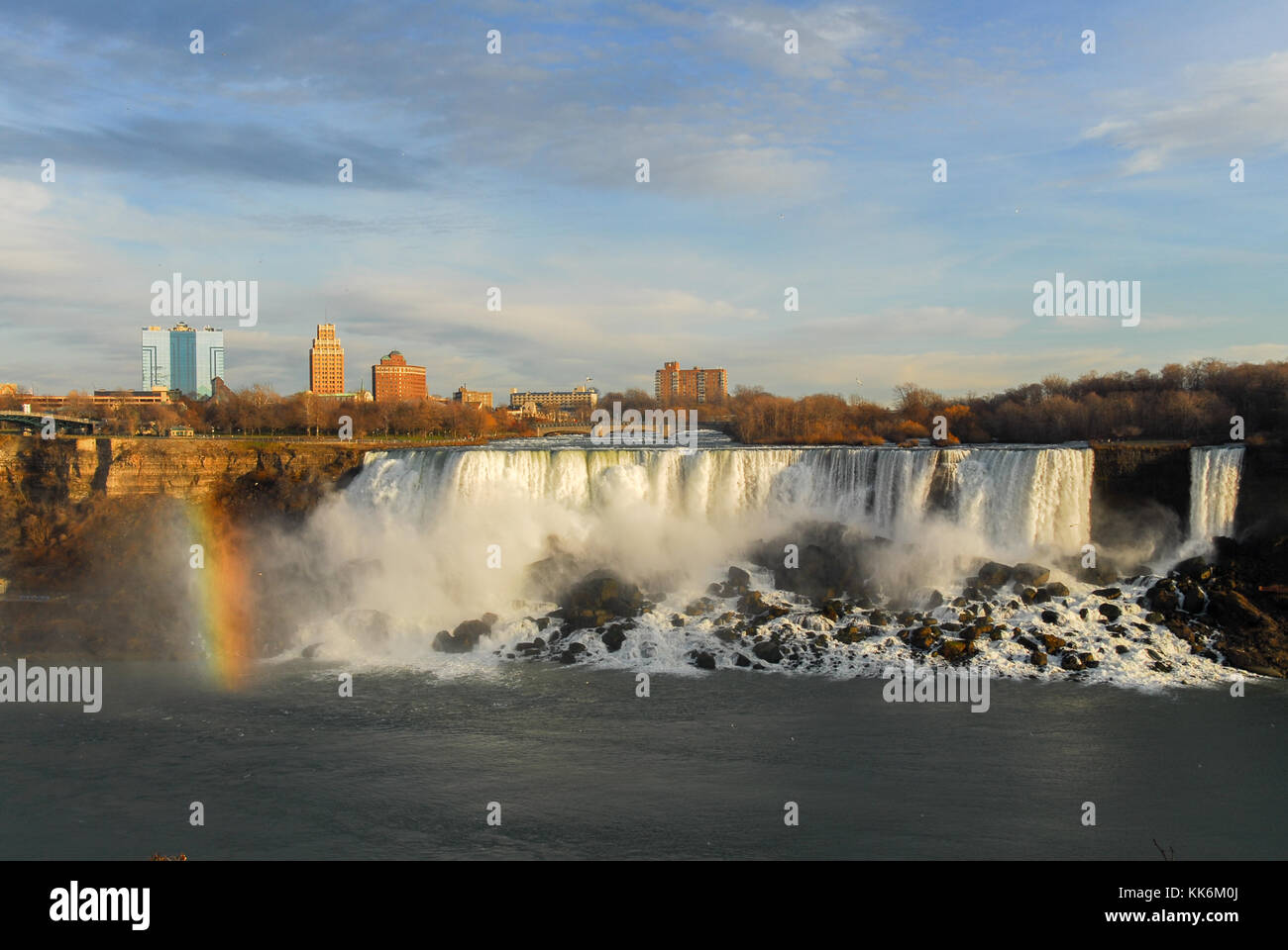 Niagara Falls vu du côté canadien. Banque D'Images