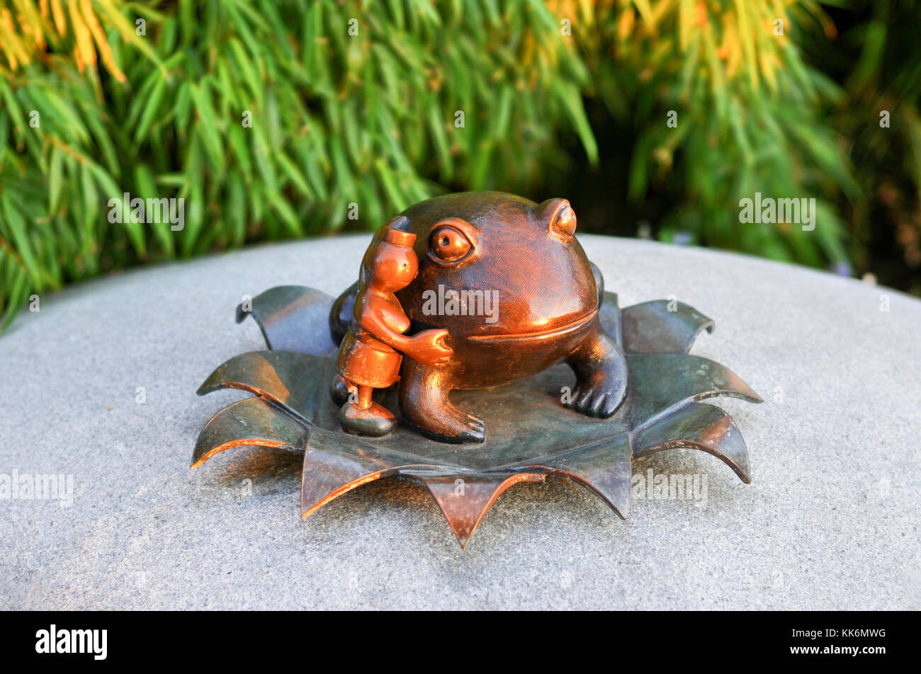 Petite grenouille sculpture dans Battery Park City : Nelson a. rockefeller park - le monde réel. Banque D'Images