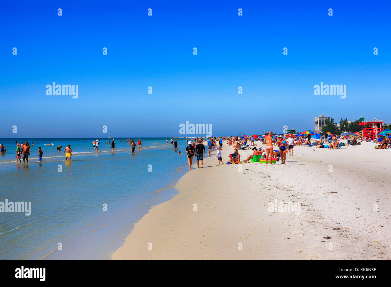 Les gens sur Siesta Beach sur Siesta Key Island en Floride États-Unis Banque D'Images