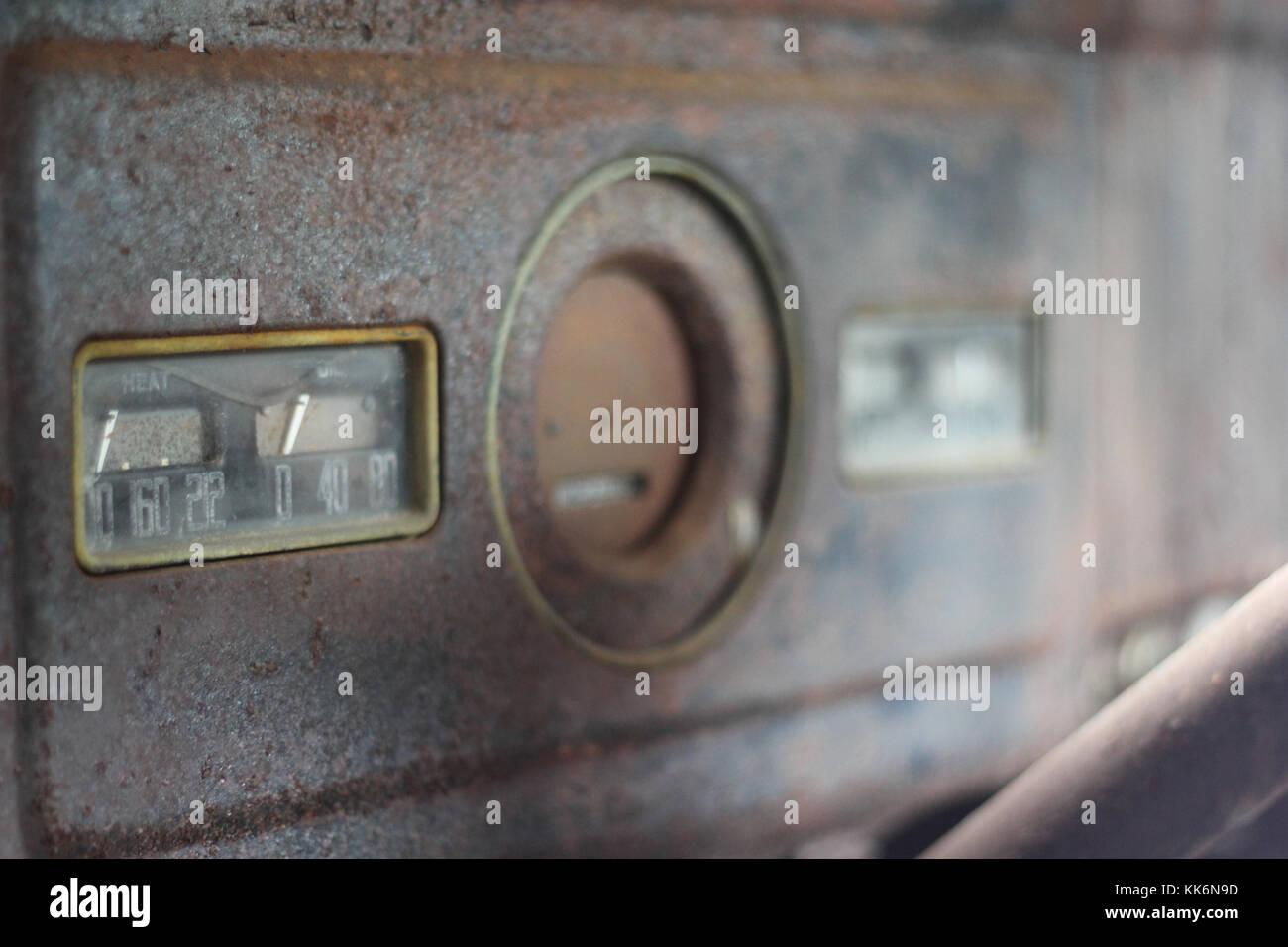 Non-fonctionnement de l'ensemble de jauges d'un ancien camion de livraison. Banque D'Images