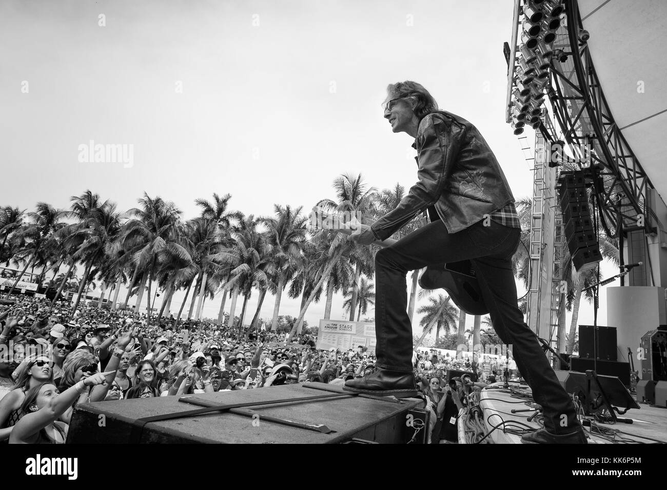 WEST PALM BEACH, FL - 30 AVRIL : (SOUS EMBARGO JUSqu'au 05/03016) Rick Springfield se produit au Sunfest le 30 avril 2016 à West Palm Beach, Floride personnes : Rick Springfield Banque D'Images