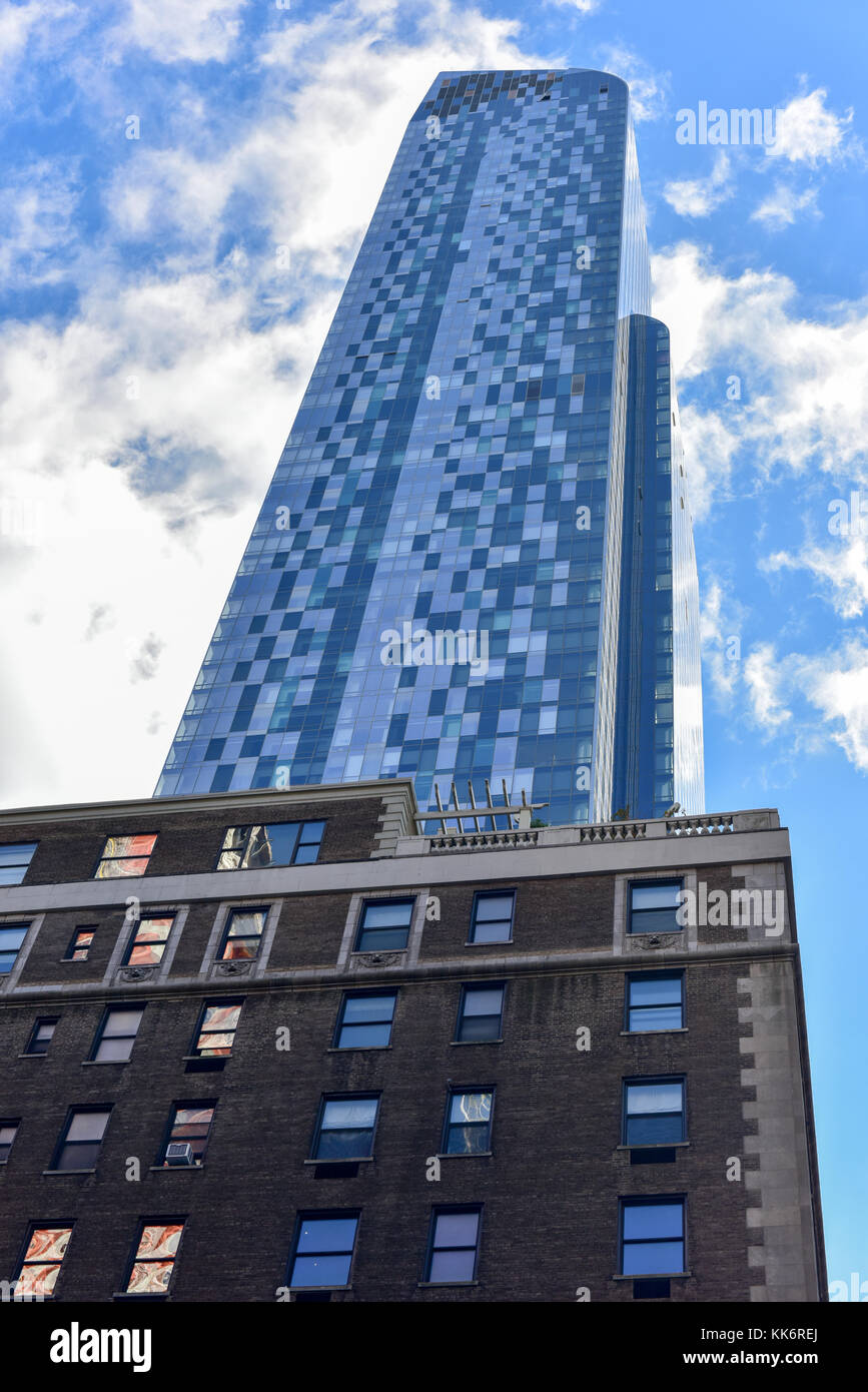 New York City - 6 novembre 2016 : l'un57, anciennement connu sous le nom de Carnegie 57 a 75 étages de gratte-ciel à 157 West 57th street dans le Midtown neigh Banque D'Images