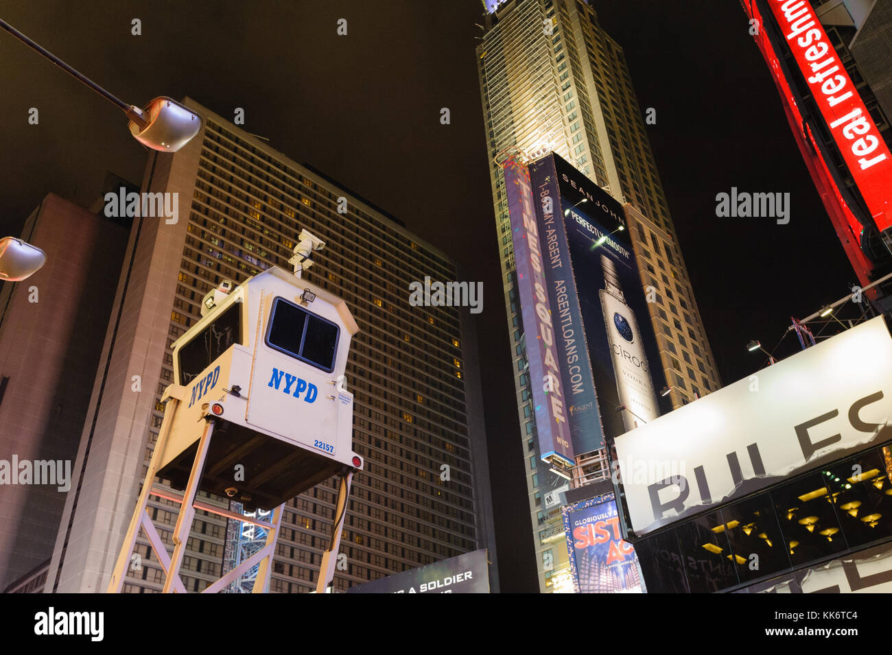 Watchtower nypd dans Time Square Banque D'Images