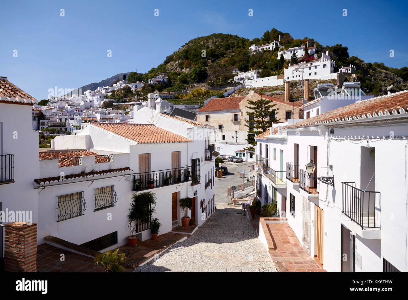 Scène de rue, Frigiliana, Andalousie, Espagne Banque D'Images