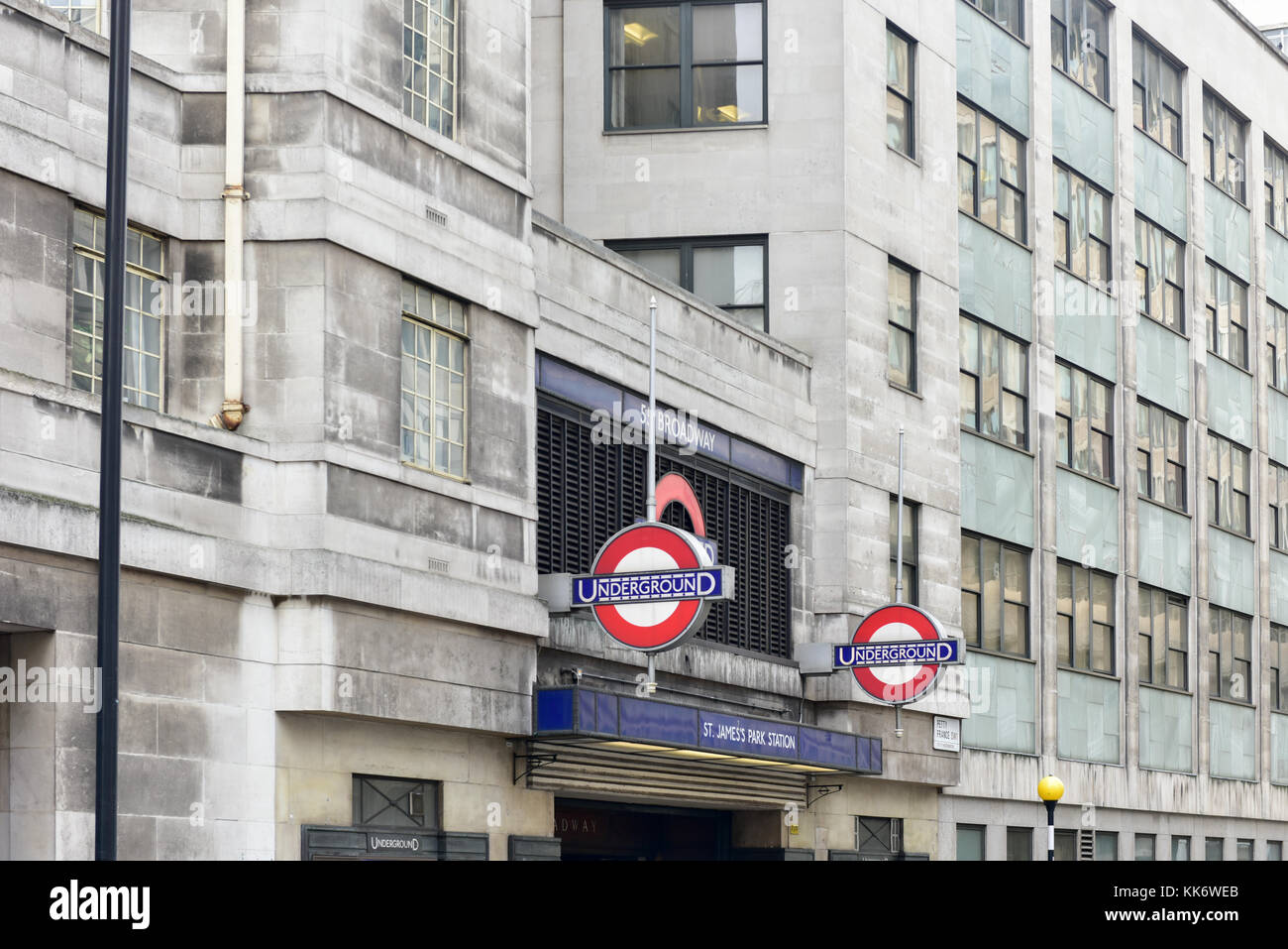 St James's Park station de métro de Londres près de St James's Park dans la ville de Westminster, au centre de Londres. Banque D'Images