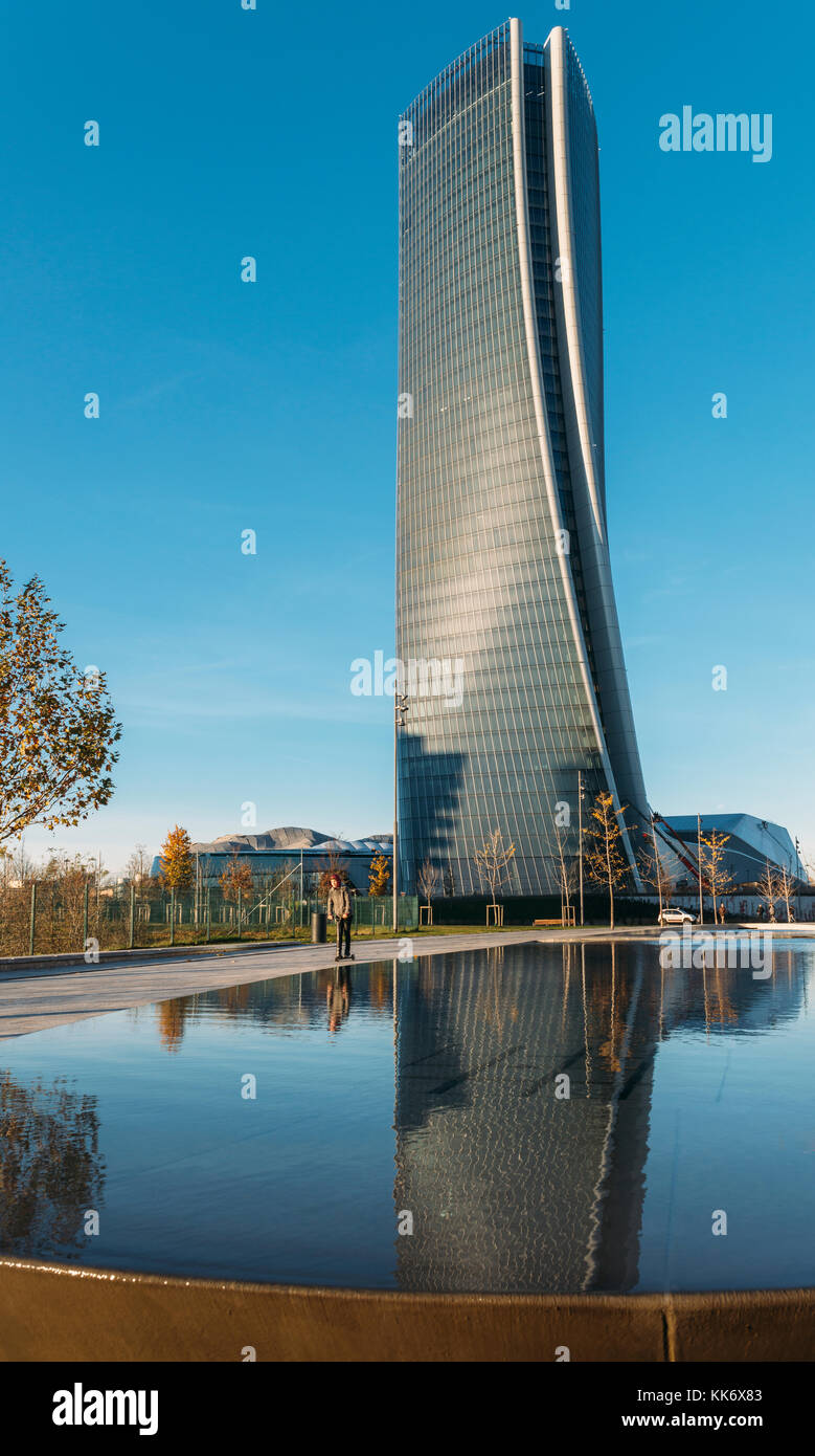 Hadid tower par Zaha Hadid Architects, à Milan, Italie - quartier citylife moderne de l'arrêt de métro le Tre Torri Banque D'Images