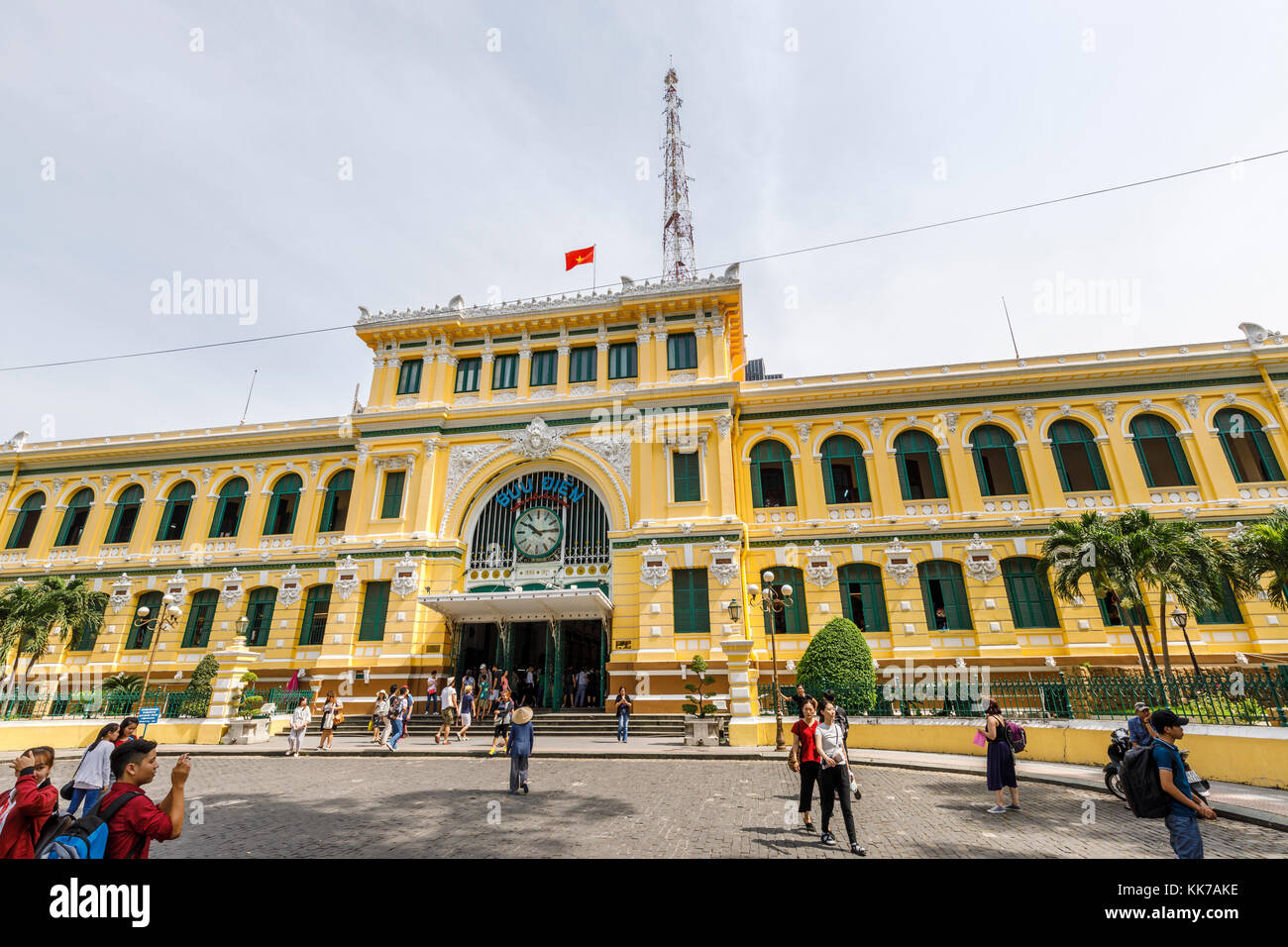 Bureau de poste central conçu par Gustave Eiffel, District 1 Dong Khoi, zone centre-ville de Saigon (Ho Chi Minh Ville), le Vietnam du Sud, en Asie du sud-est Banque D'Images