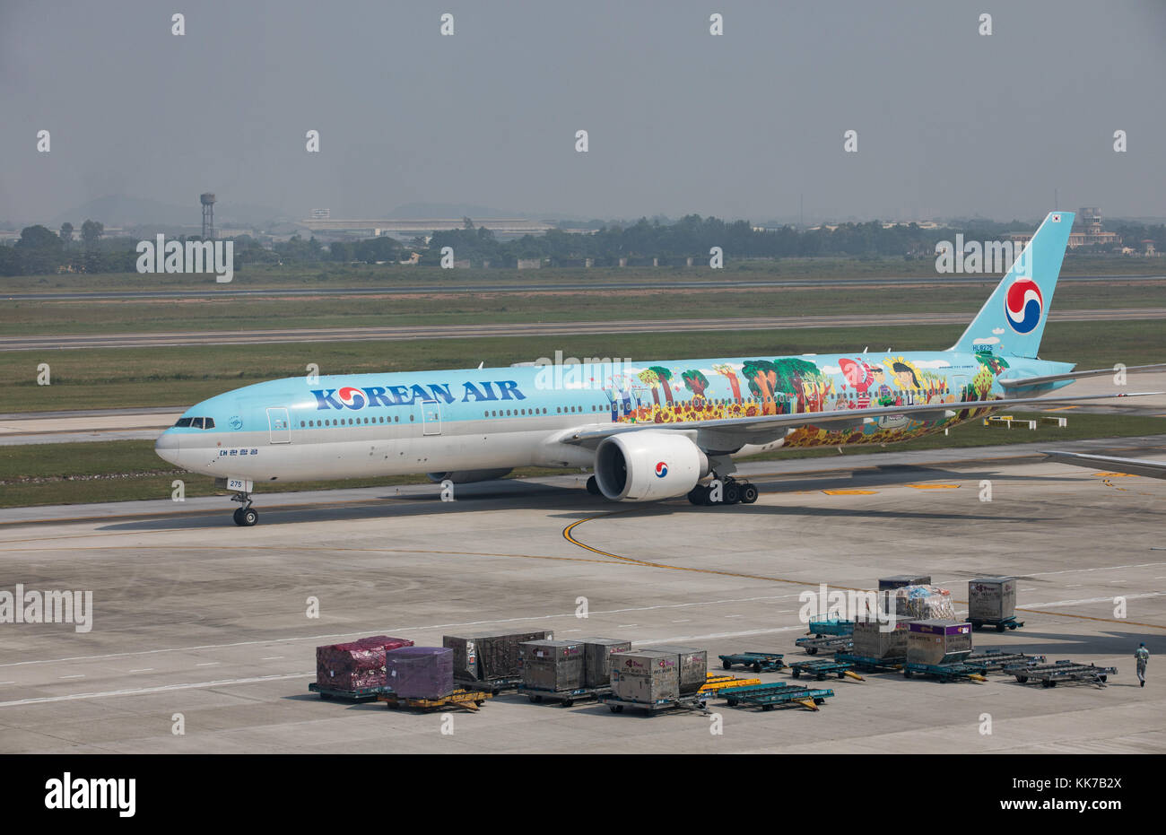 Hanoi - Vietnam :2,2017 nov avion compagnie aérienne coréenne arrivée à l'aéroport de Noi Bai à hanoi vietnam ville capitale Banque D'Images