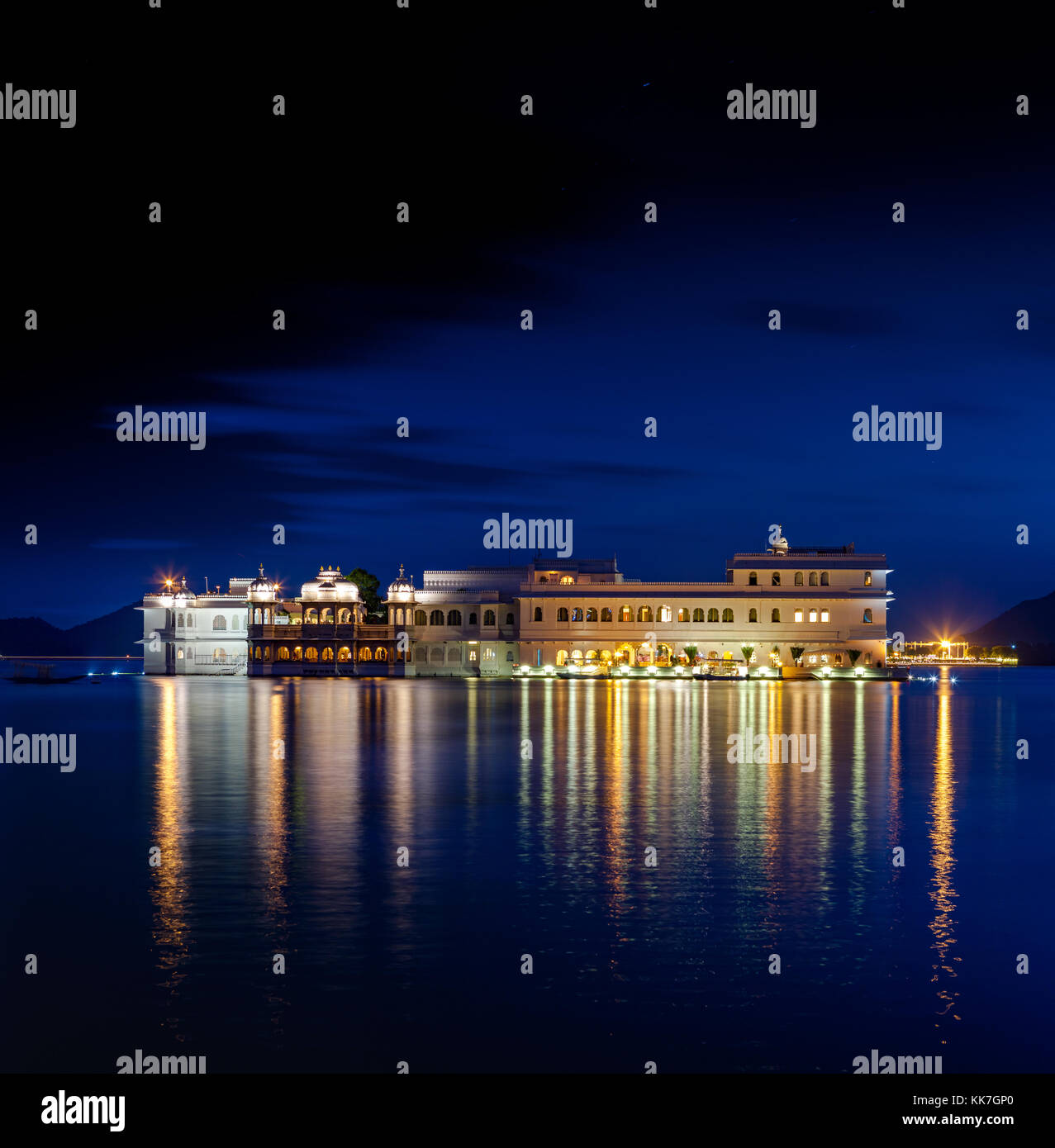 Le lac Pichola et taj lake palace de nuit , Udaipur, Rajasthan, Inde, Asie. Banque D'Images