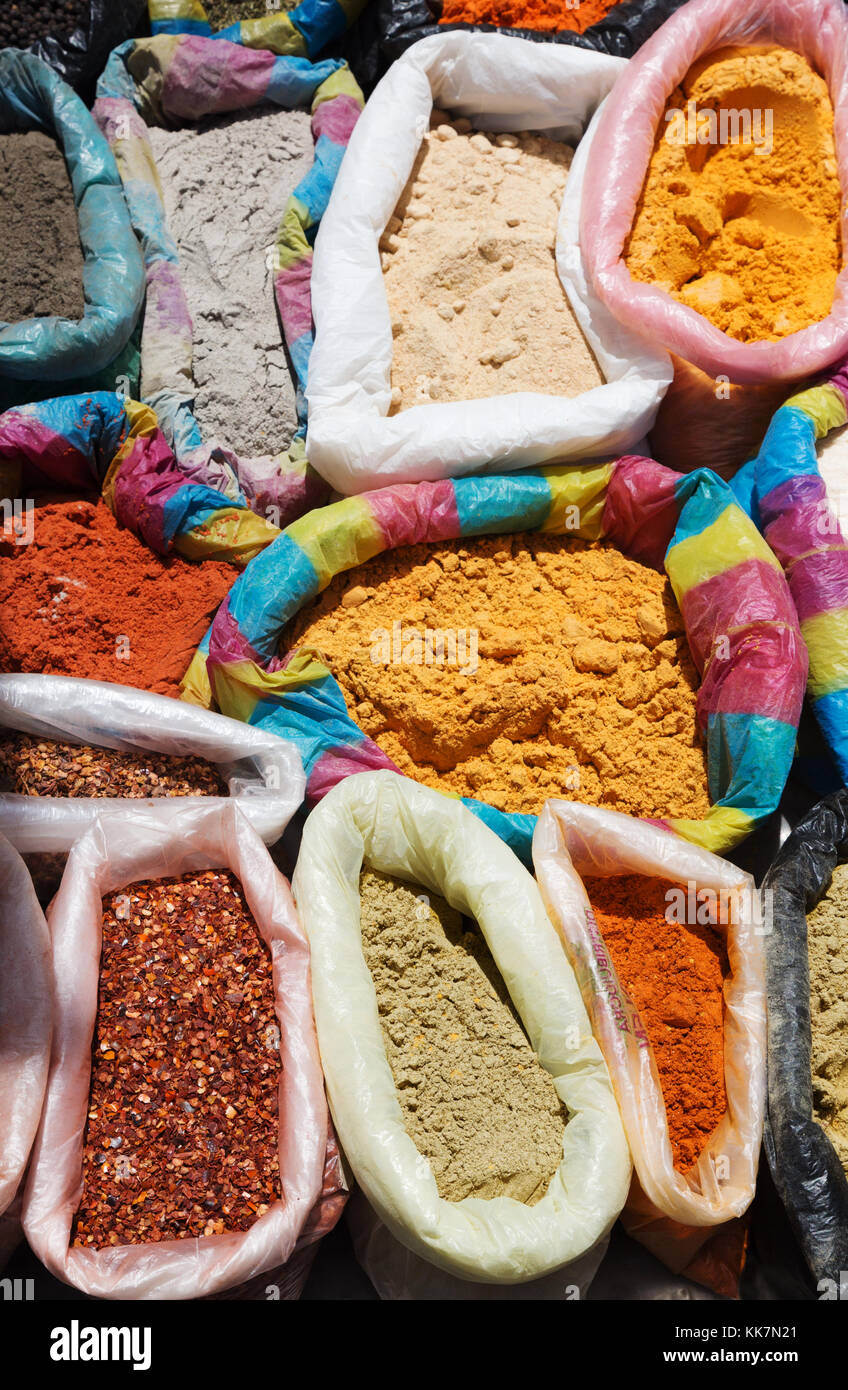 Spice Market, Équateur - Epices à vendre, marché Otavalo, Otavalo, Équateur Amérique du Sud Banque D'Images