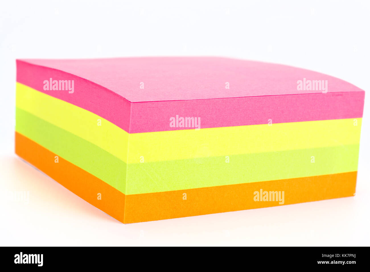 Post-it multicolores isolé sur fond blanc. Banque D'Images Post-it multicolores isolé sur fond blanc. Banque D'Images