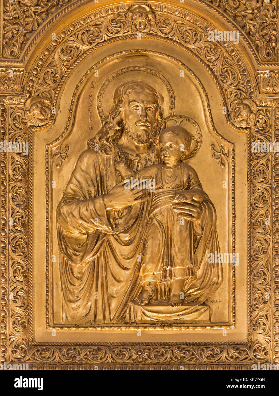Paris, France - 17 septembre 2017 : Le relief de st. Joseph dans la cathédrale de Westminster par Henry Charles fehr (1867 - 1940) Banque D'Images