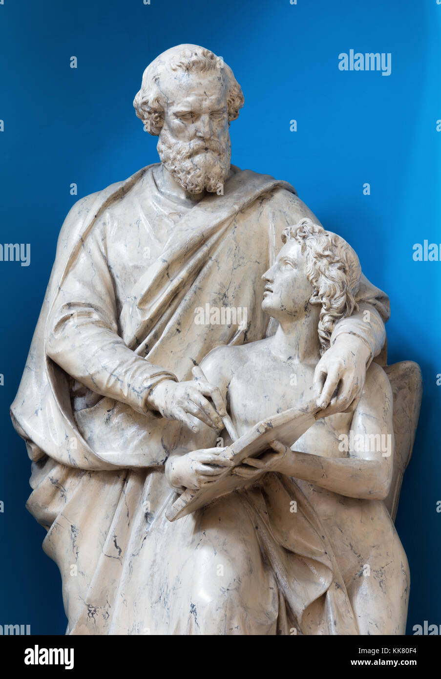 Paris, France - 17 septembre 2017 : la statue de saint Matthieu l'évangéliste. à st. Peter église italienne à partir de la fin du 19. 100. Banque D'Images