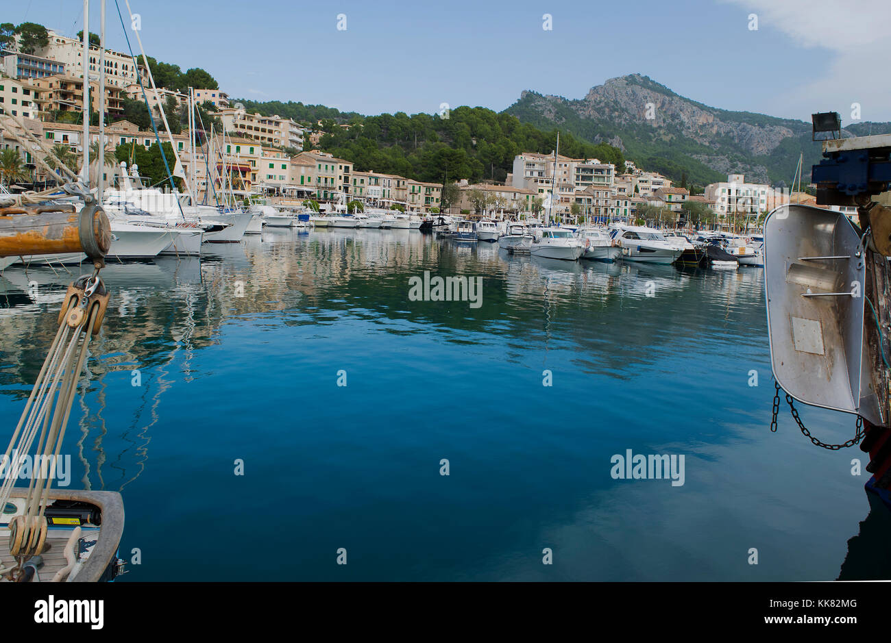 Yachts et bateaux dans port, Espagne Banque D'Images