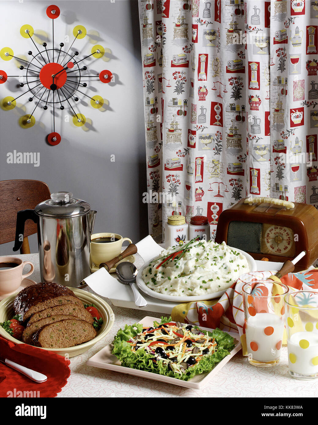 La mi-siècle Dîner Viande Banque D'Images