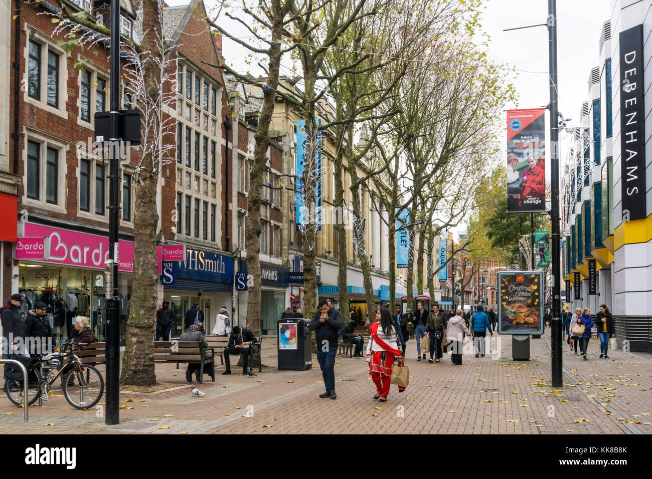 La rue commerçante piétonne de l'extrémité nord, Croydon. Banque D'Images