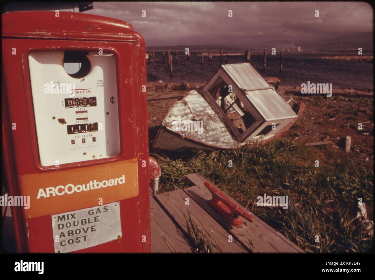 Les négociants indépendants et grande société pétrolière Les concessionnaires ont commencé à fermer certaines stations au cours de la pénurie d'essence en permanence dans l'hiver de 1973-1974, l'image de courtoisie des Archives nationales, 1973. Banque D'Images