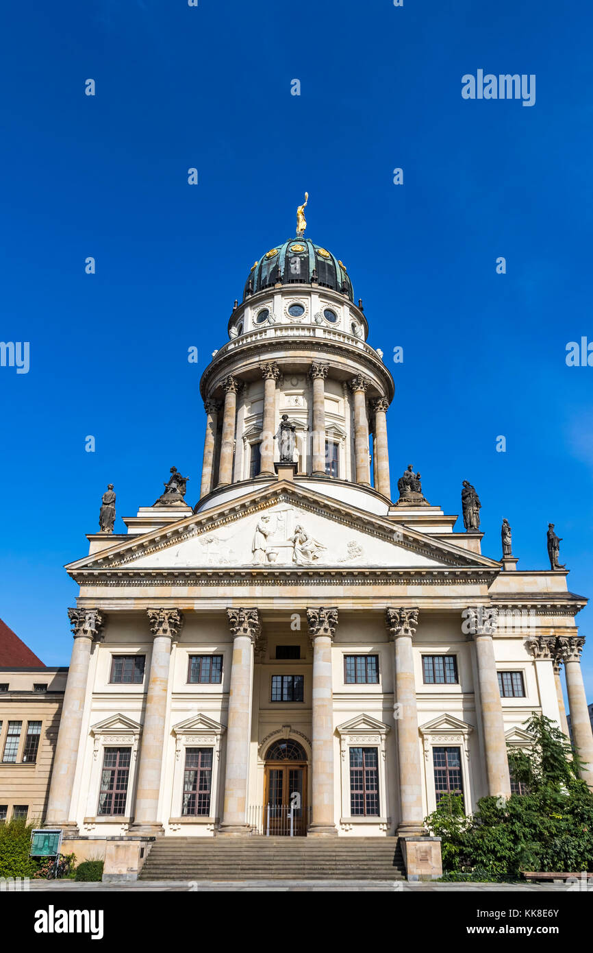 Vue extérieure de Franzosische Dom (cathédrale française en allemand) sur la place Gendarmenmarkt dans le quartier de Mitte à Berlin, en Allemagne Banque D'Images
