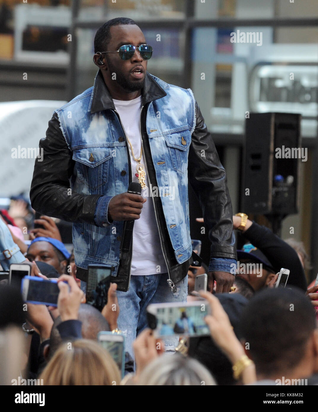 NEW YORK, NY - 20 MAI : Sean Combs joue sur Today de NBC au Rockefeller Plaza le 20 mai 2016 à New York. Les gens : Sean Combs Banque D'Images