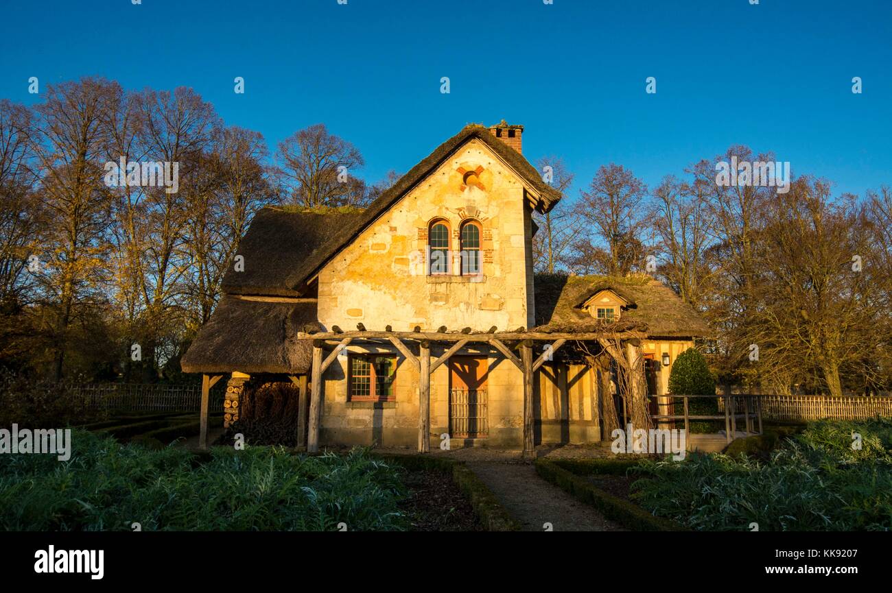 Château de Versailles - le hameau de la Reine est un cadre magnifique et surprenant. Son paysage et son jardin étaient habillés de couleur d'automne Banque D'Images