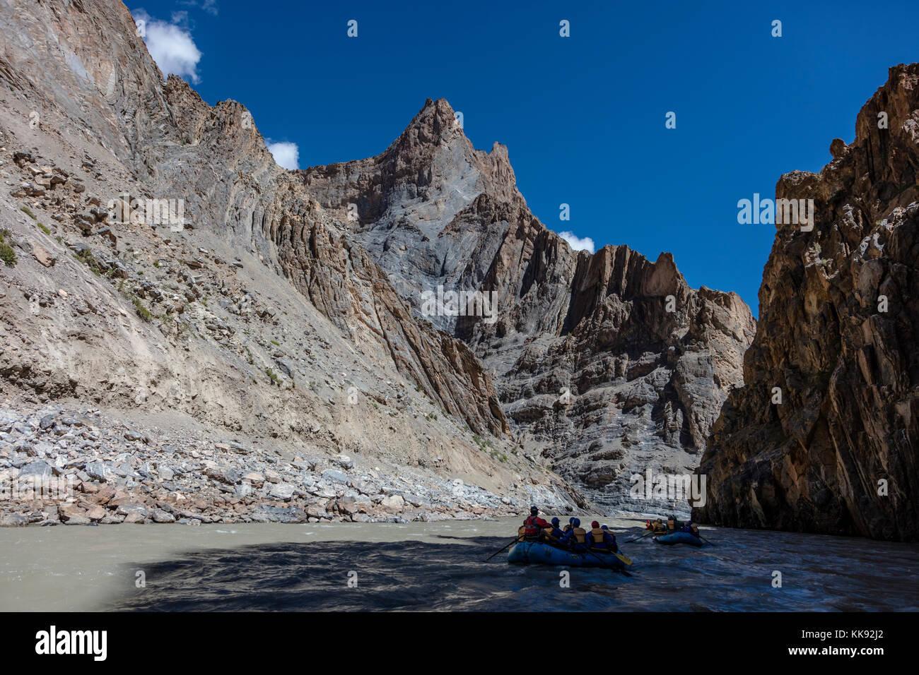 River Rafting sur la gorge de la rivière Zanskar considéré comme le Grand Canyon de l'Himalaya - Zanskar, Ladakh, INDE Banque D'Images