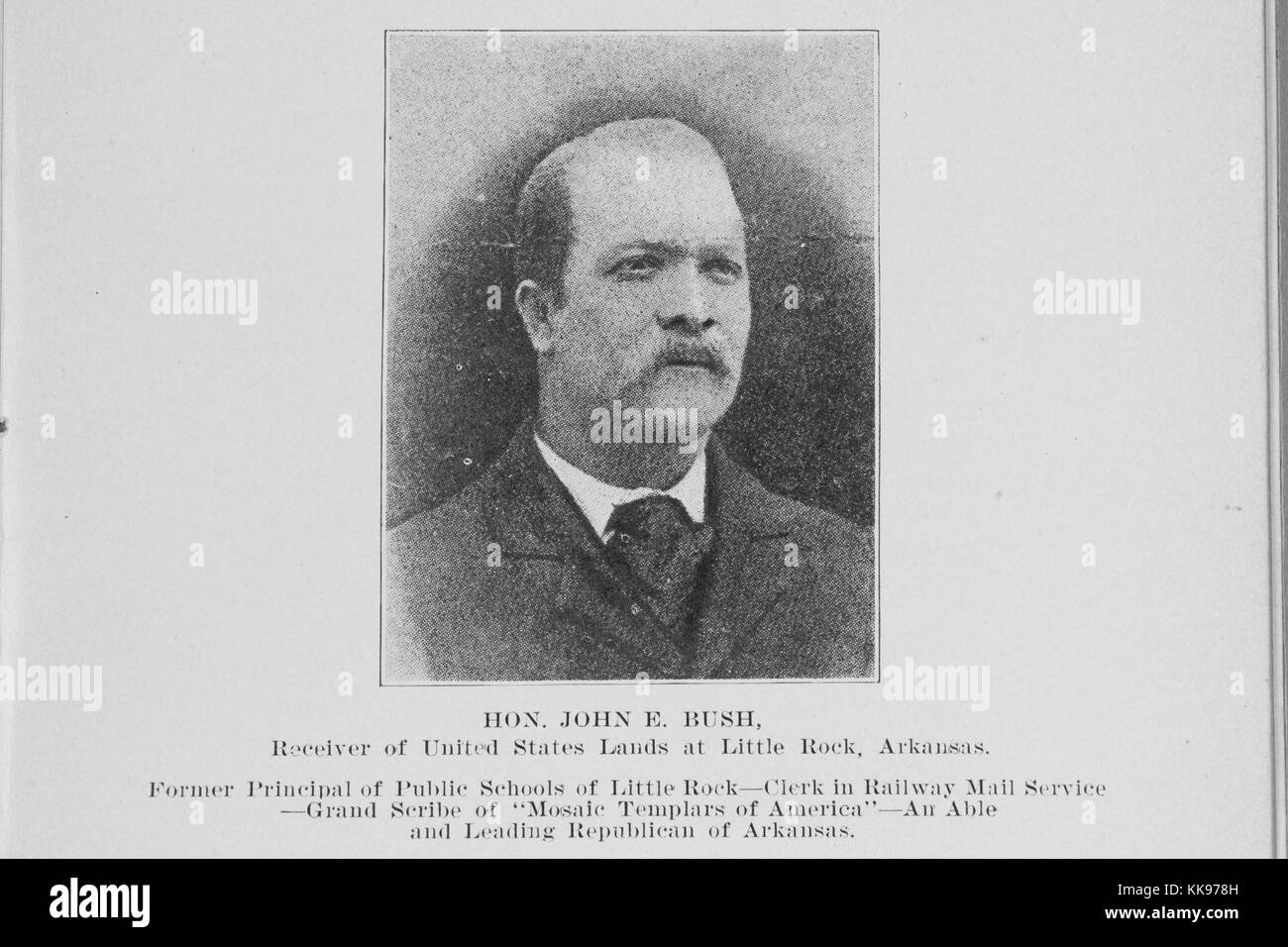 Photographie noir et blanc, portrait, de John E Bush, un ancien esclave qui bacame un président du Parti républicain de l'Arkansas, et co-fonde la mosaïque Templiers d'Amérique (MTA), un Afro-américain de l'organisation fraternelle de portée internationale, s'étendant sur vingt-six membres et six pays étrangers à partir des années 1880 jusqu'aux années 1930, 1902. À partir de la Bibliothèque publique de New York. Banque D'Images