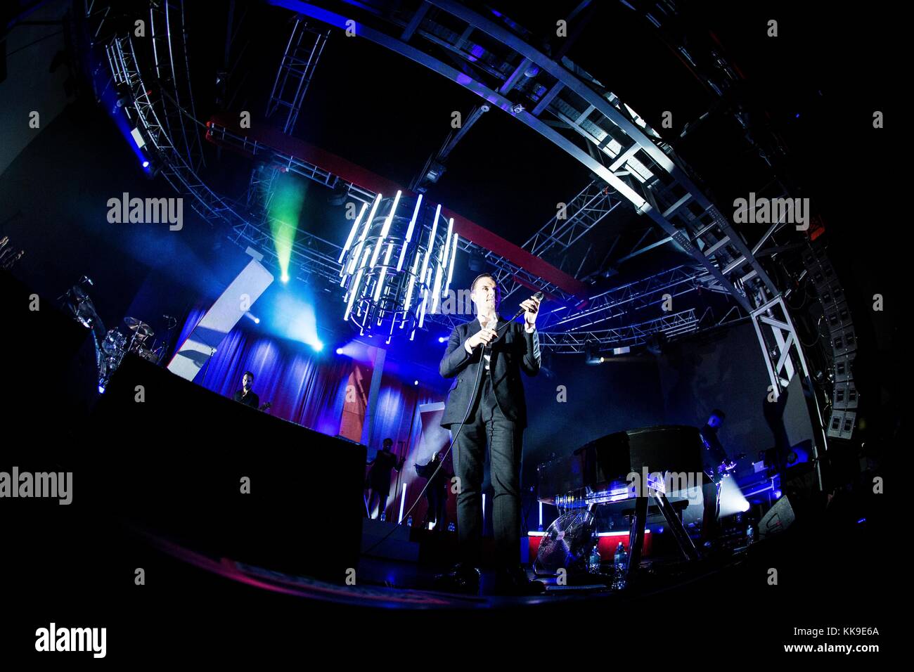 Milan, Italie. 28 nov, 2017. l'anglais duo pop synthétique fait mal représenté sur scène comme ils vivent à effectuer fabrique milan Italie. crédit : Roberto finizio/pacific press/Alamy live news Banque D'Images