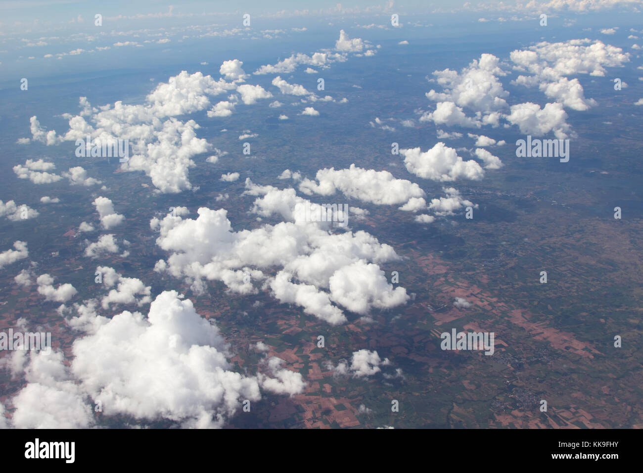 Cloud, vue sur les nuages vu de la fenêtre de l'avion Banque D'Images