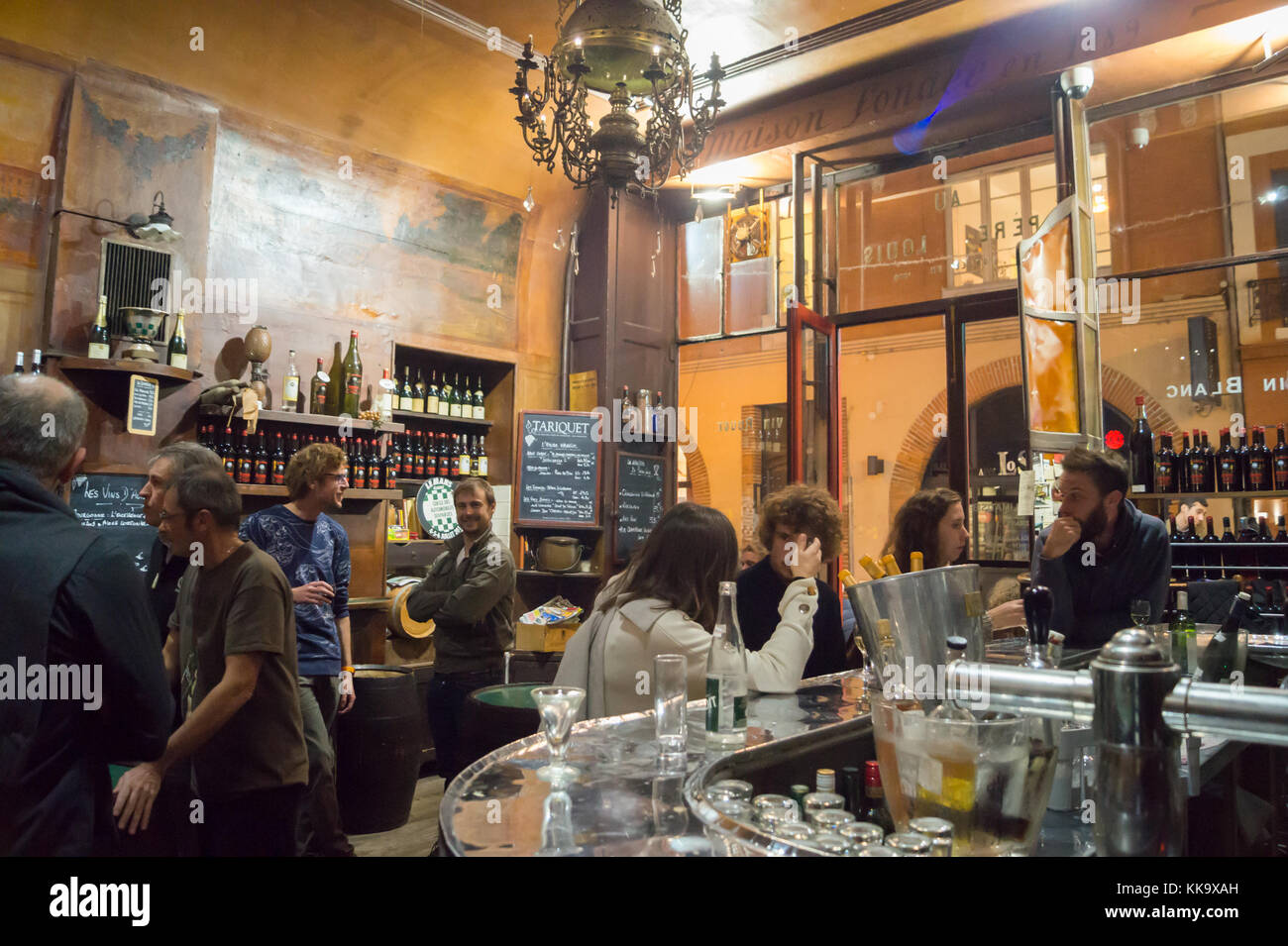 Au Père Louis bar restaurant intérieur, Rue des tourneurs, Toulouse, Occitanie, France Banque D'Images