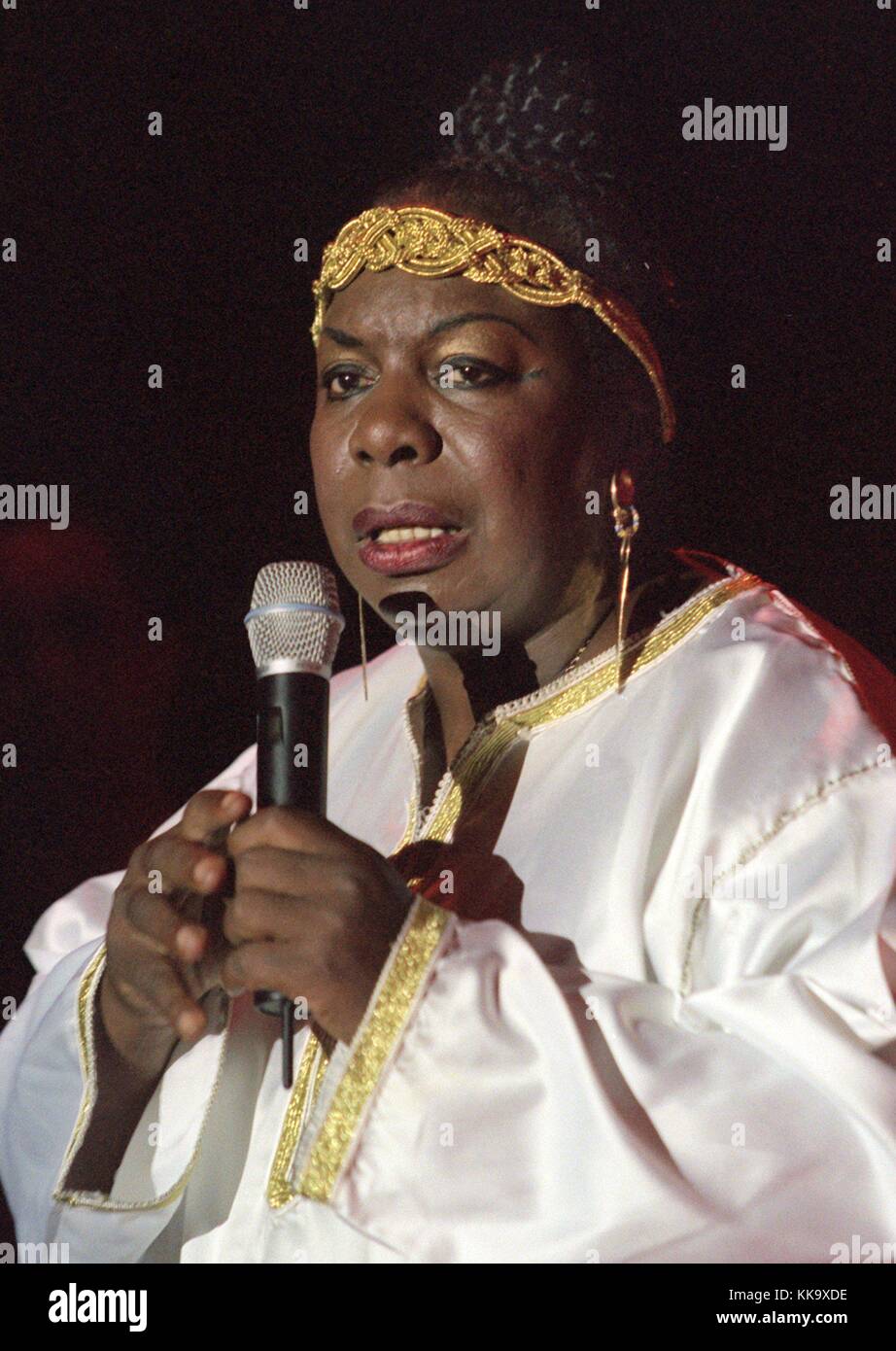 La grande vieille dame du Jazz, Nina Simone, ouvre le Festival 'West Port' devant le Deichtorhallen Hamburg, photographié le 4 juillet 1997. | utilisation dans le monde entier Banque D'Images