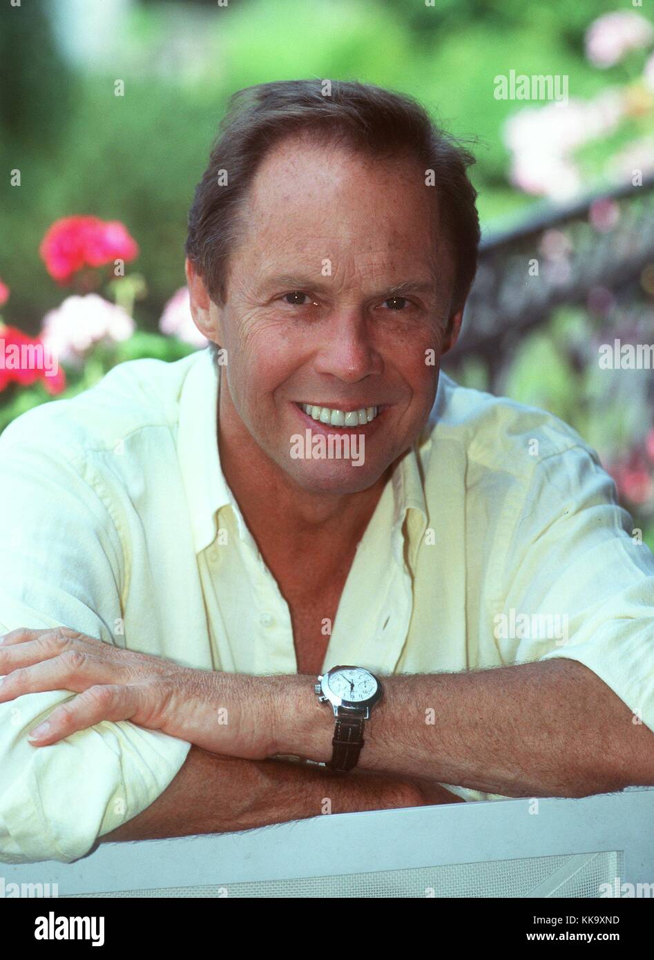 L'acteur de 57 ans, artiste et peintre amateur peter kraus devant sa villa au bord du lac de Lugano, en photo le 19 juillet 1996. Dans le monde d'utilisation | Banque D'Images
