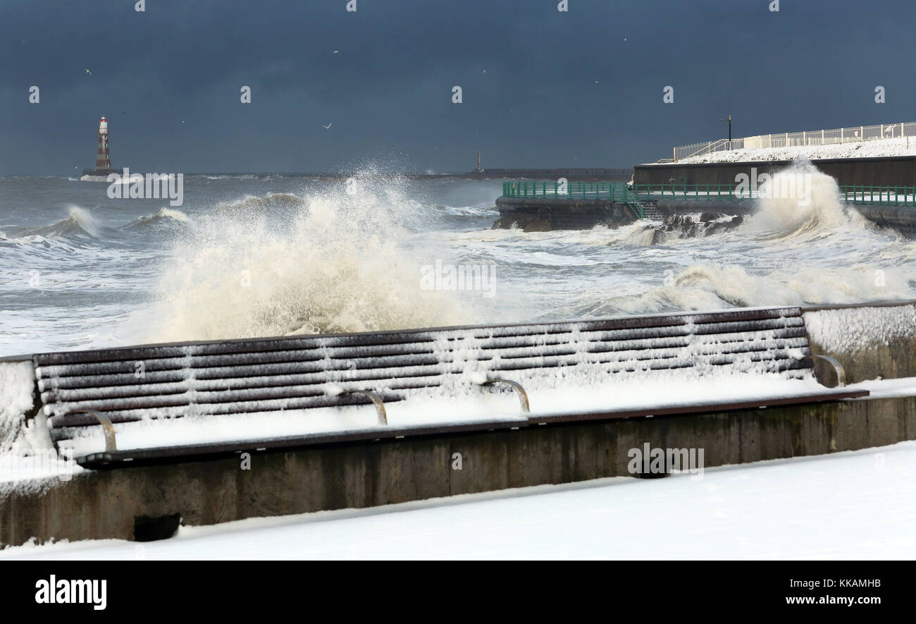 Une tempête hivernale frappe Whitburn à Sunderland, au Royaume-Uni, le 30 novembre 2017 Banque D'Images