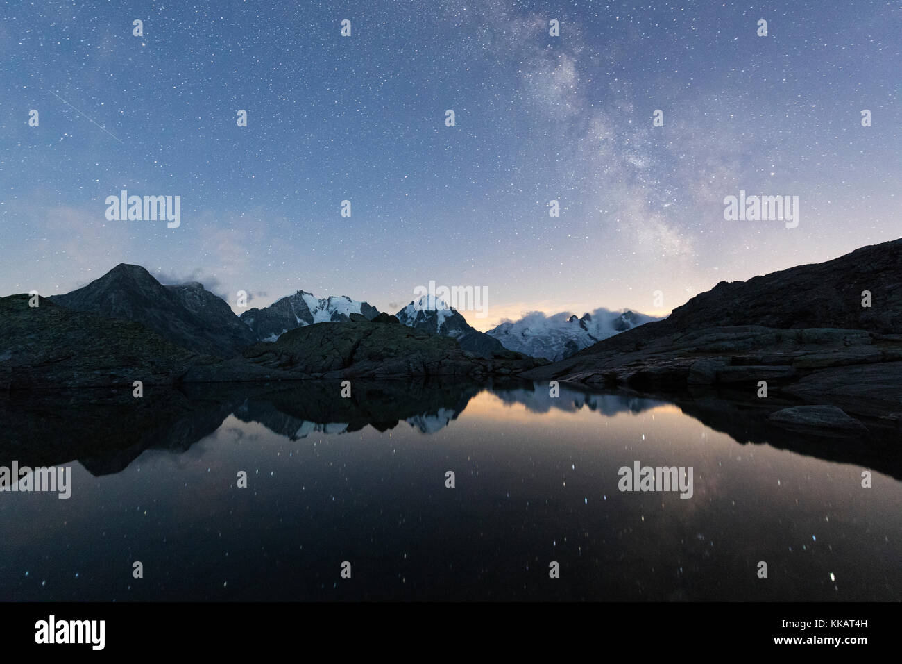 Voie Lactée sur le Piz Bernina, Fuorcla Surlej, Corvatsch, Engadine, Canton des Grisons, Swiss Alps, Switzerland, Europe Banque D'Images