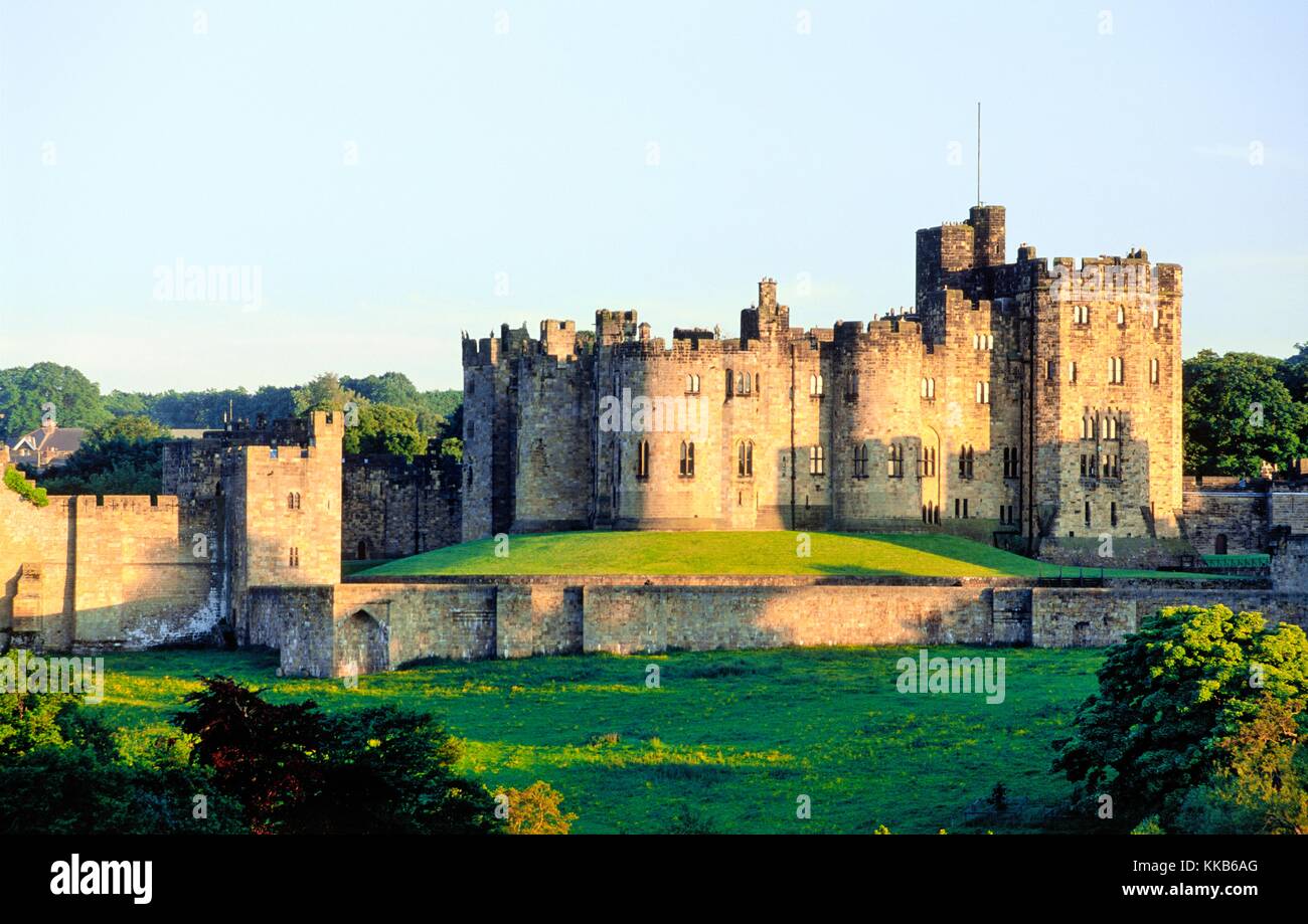Château d'Alnwick maison ancestrale de la famille Percy et film de Harry Potter emplacement. Northumberland, Angleterre Banque D'Images