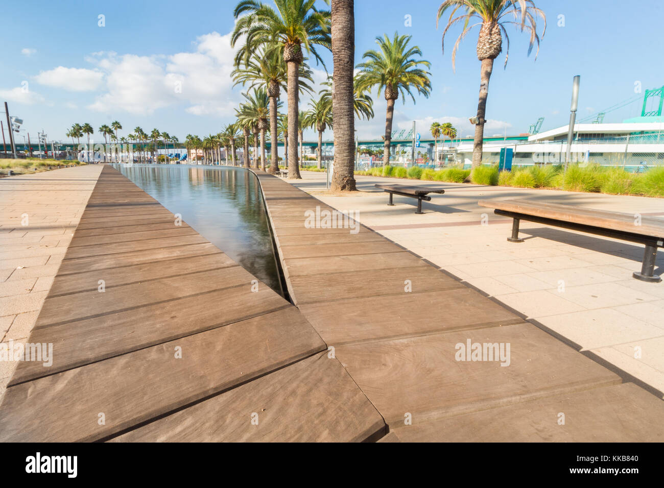 San Pedro, Los Angeles, Californie, USA - 20 septembre 2017 : la fanfare des fontaines à gateway plaza situé dans le port de los angeles. Banque D'Images
