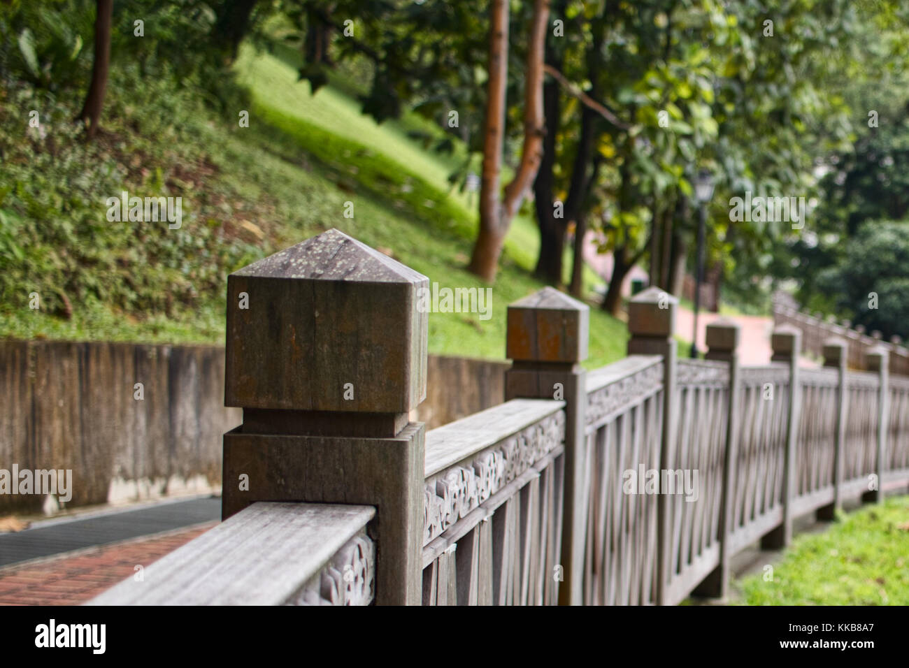 Plus de détails sur une ancienne clôture en bois. Banque D'Images