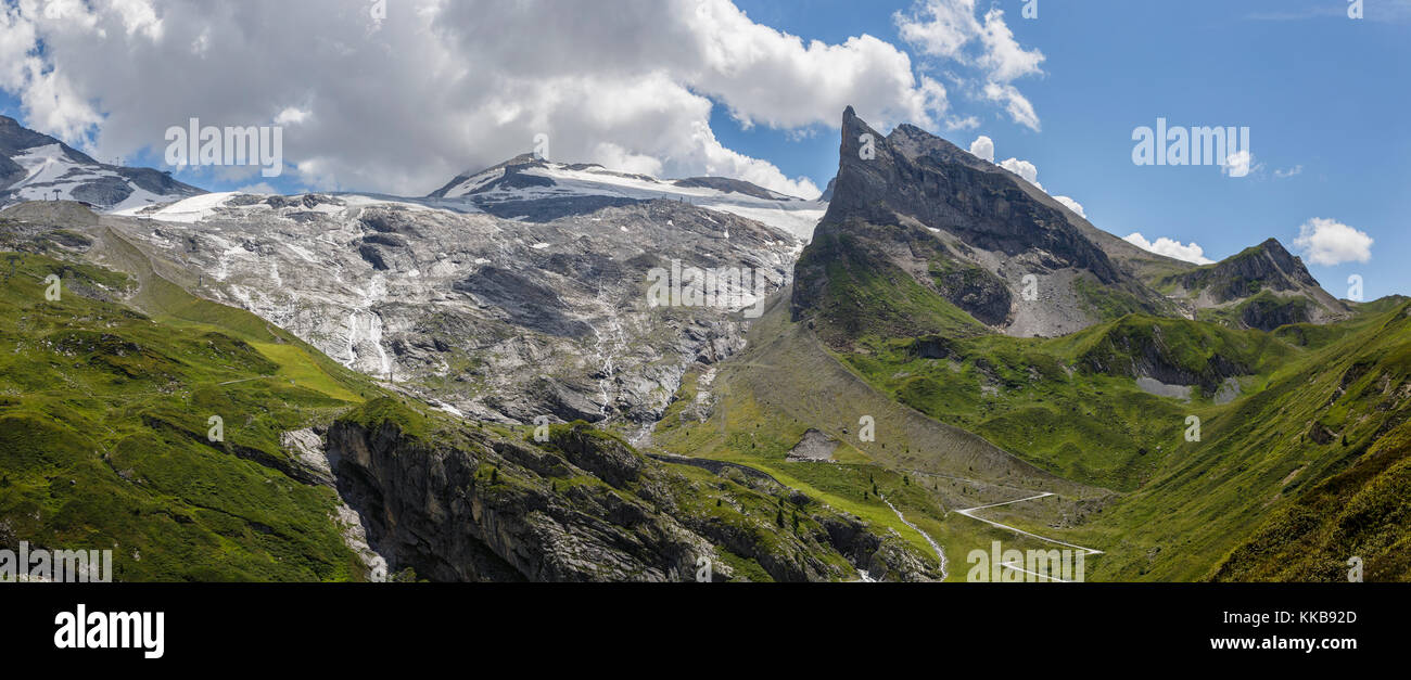 Vue sur le glacier Hintertux, surplombée par le pic de Lärmstange, Autriche Banque D'Images