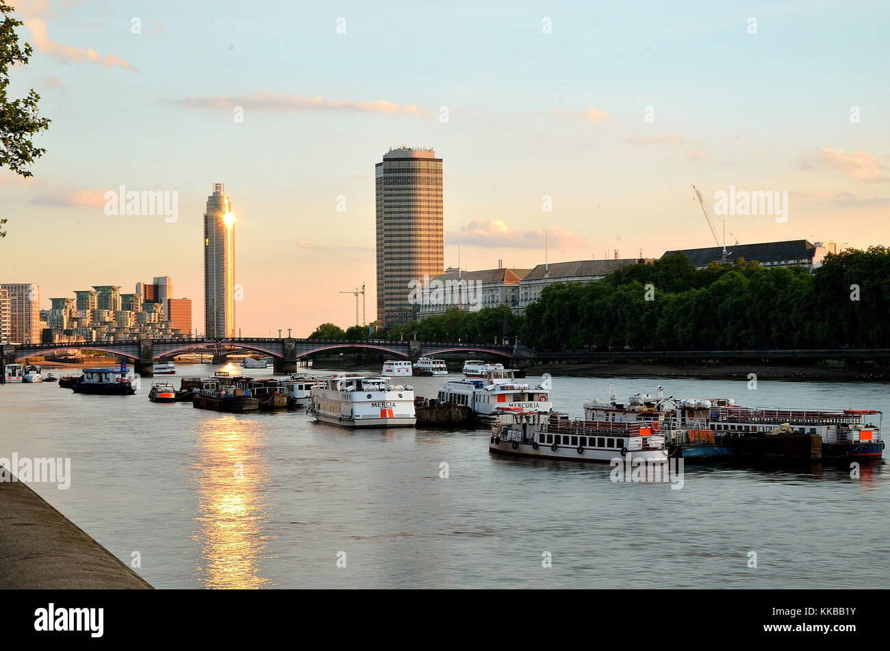 Photos de Londres prises principalement autour de la Tamise et de Westminster avec le London Eye et les chambres du Parlement en vue Paysage. Banque D'Images