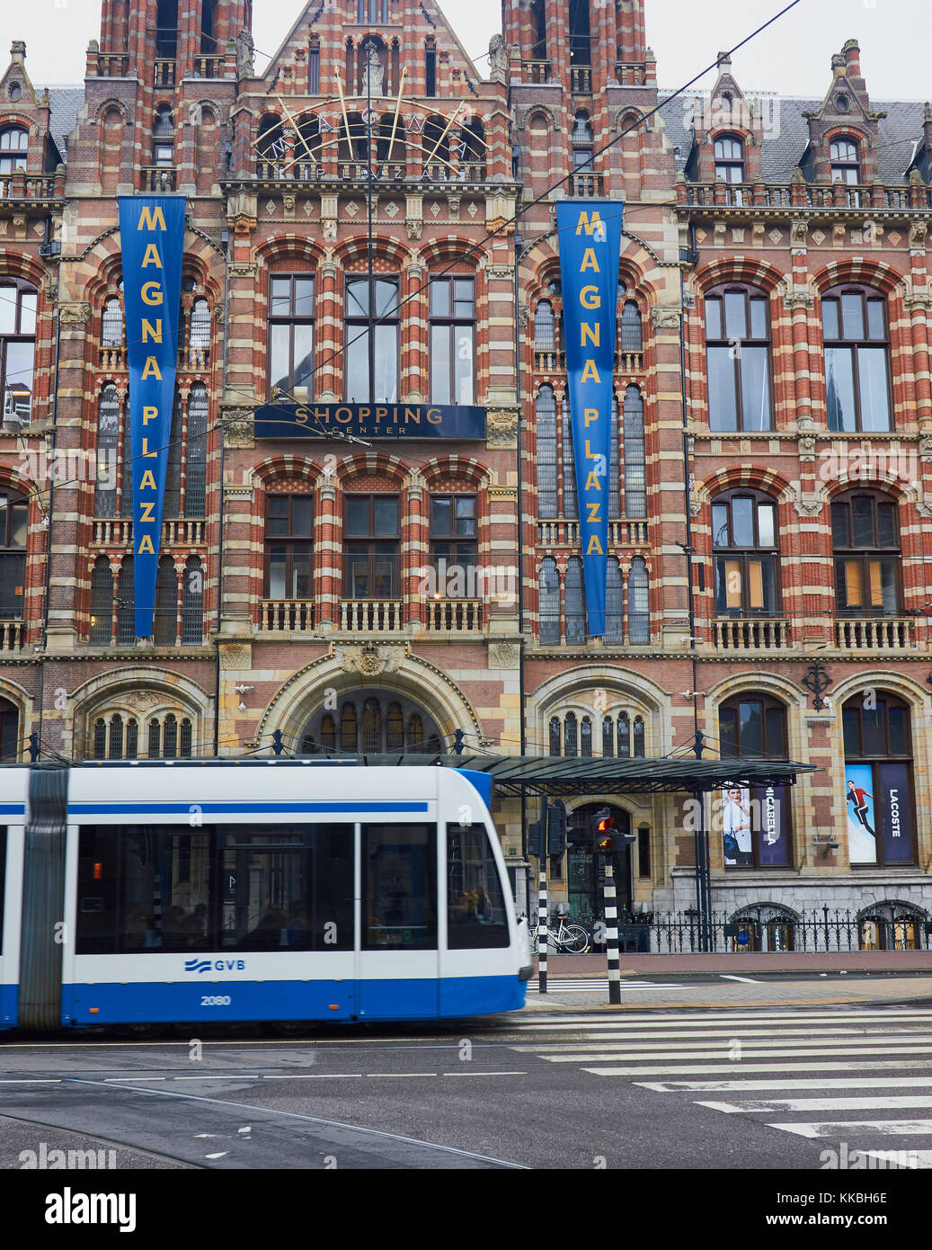 Néo-renaissance néo-gothique de l'ancien bureau de poste principal d'Amsterdam maintenant le Magna Plaza Shopping Centre, Amsterdam, Pays-Bas Banque D'Images