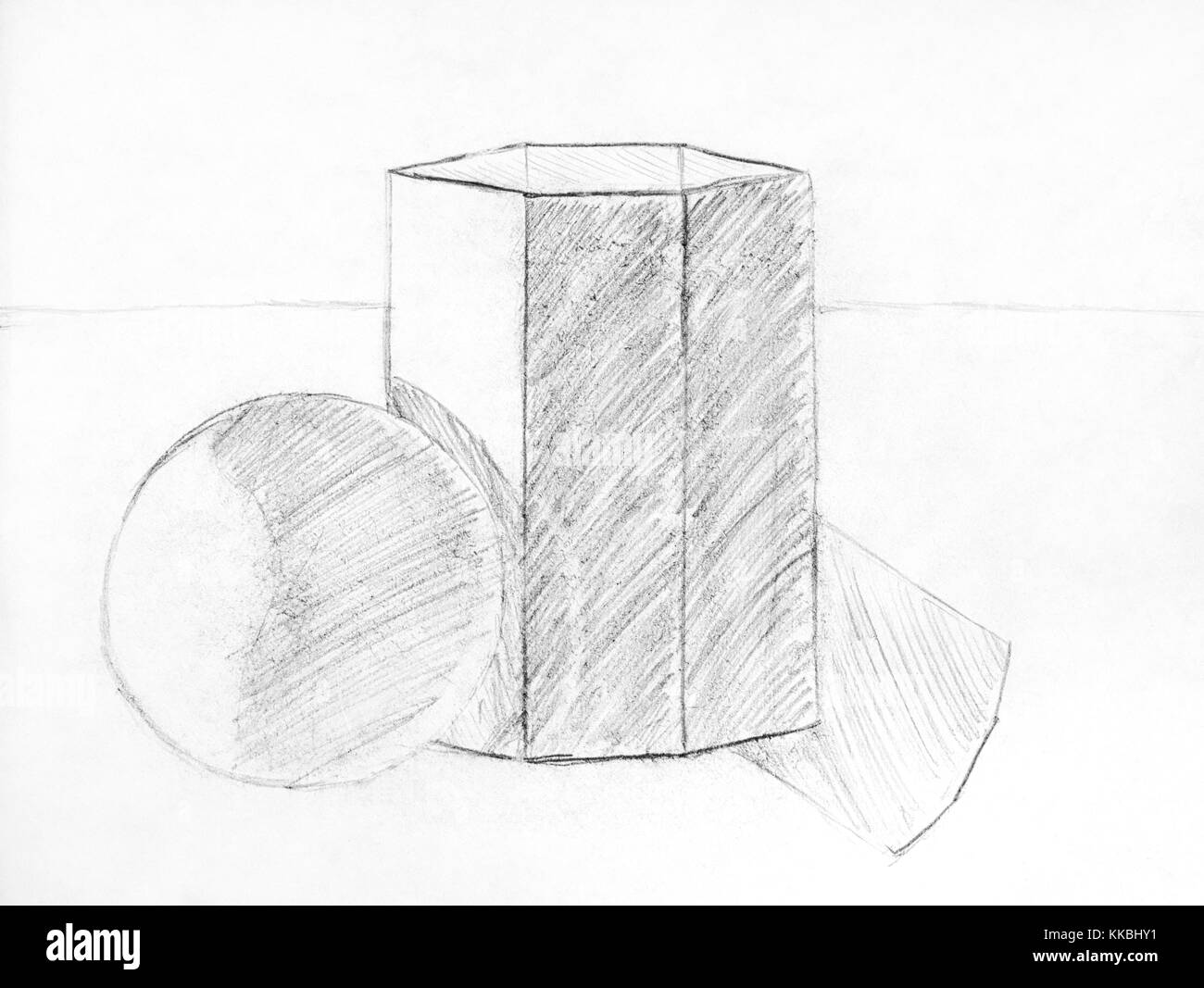 Enfant dessin au crayon de figures géométriques- sphère et hexaèdre. close-up. Banque D'Images