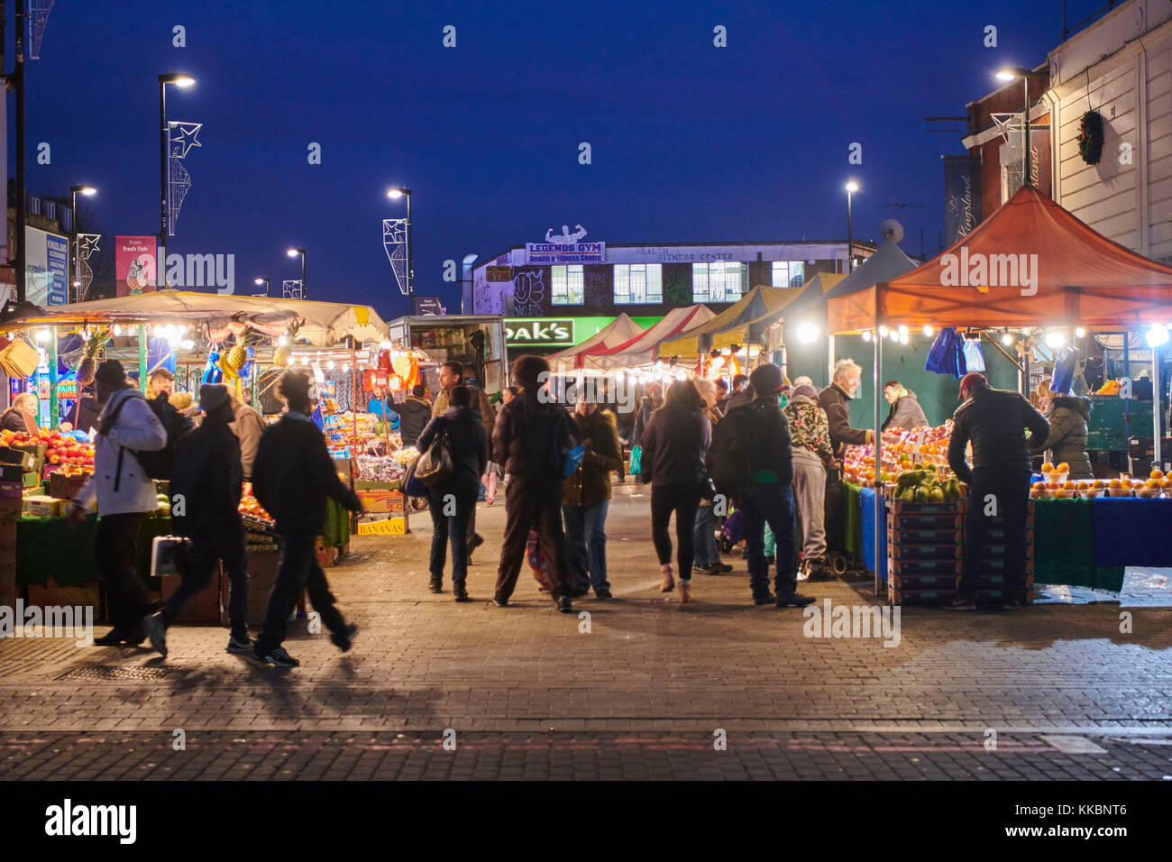 Dalston's Ridley Road Market, au large de Kingsland High Street, hackney, East London, Royaume-Uni Banque D'Images