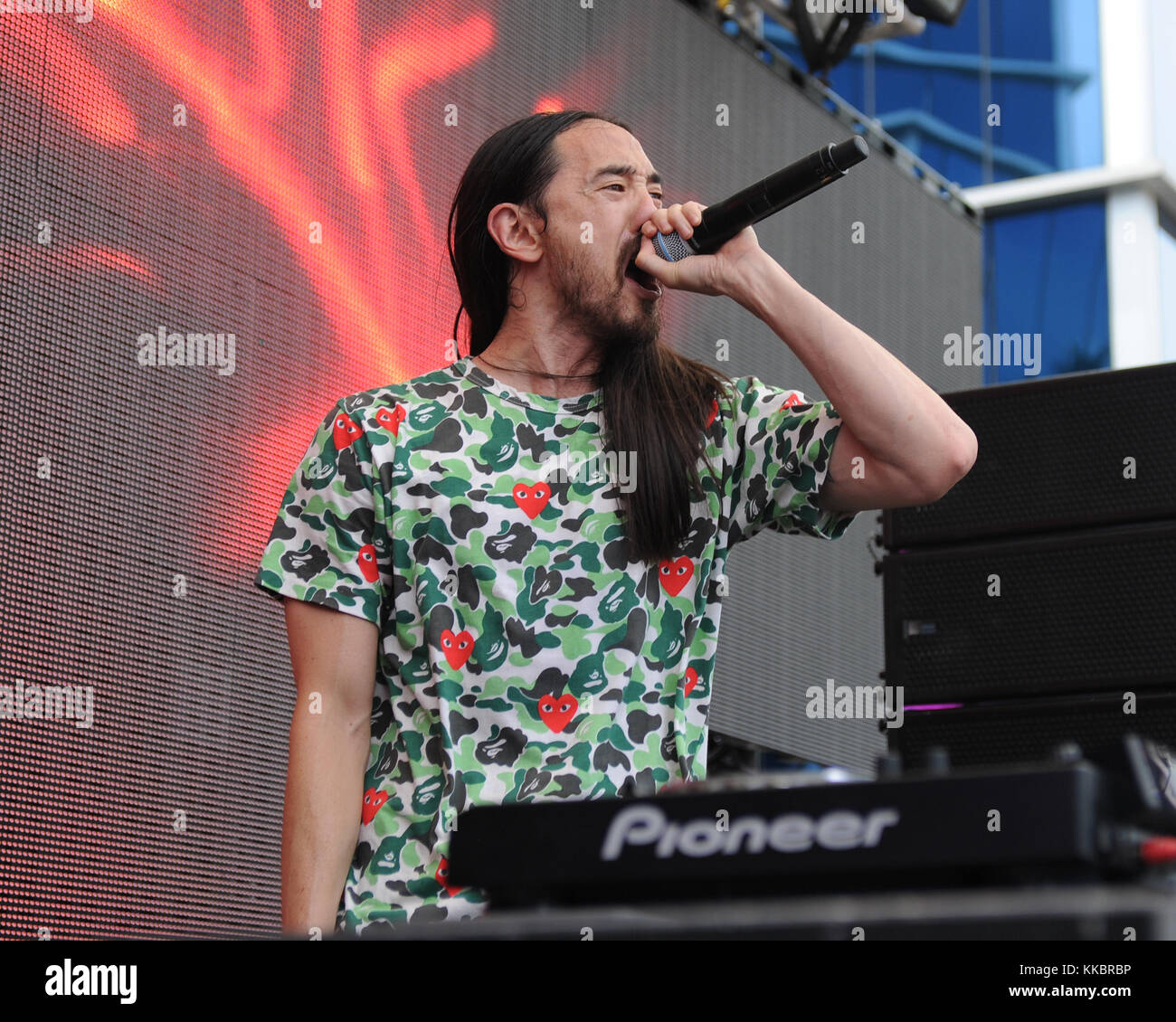 MIAMI BEACH, FL - 13 AOÛT : Steve Aoki se produit lors de la I Heart Radio y-100 Mackapoolooza Pool Party au Fontainebleau Miami Beach le 13 août 2016 à Miami Beach, Floride Banque D'Images