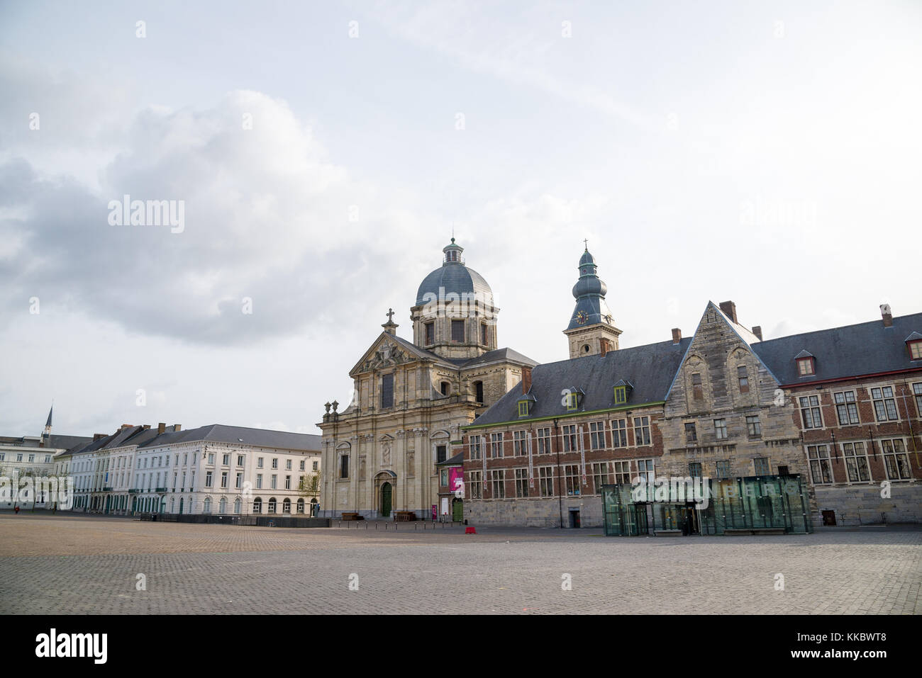 Gand, Belgique - 16 Avril 2017 : l'église de Notre-Dame et de Saint Pierre est une église catholique de Gand, Belgique. L'église est située sur la Squ Banque D'Images