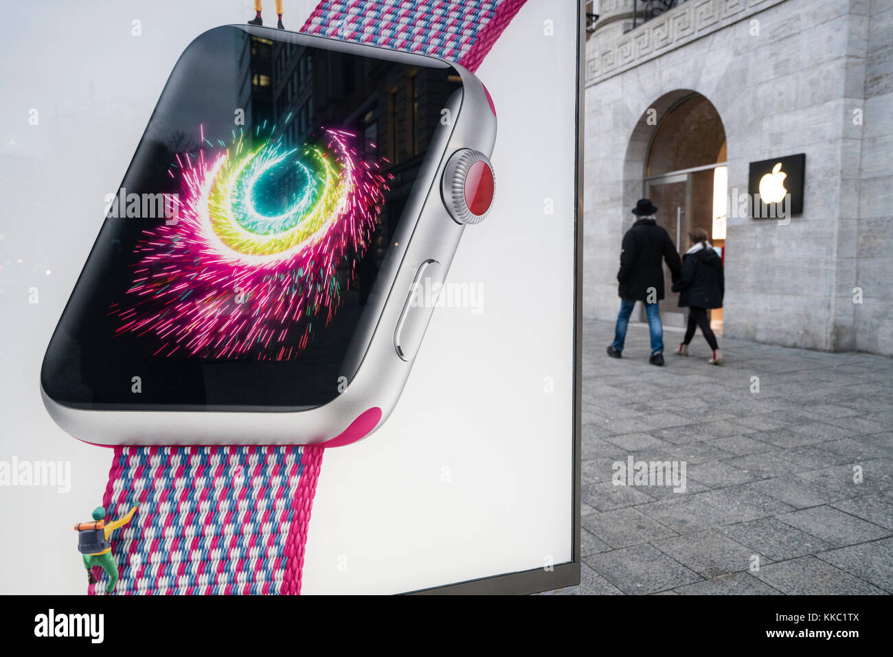 Apple Store sur la célèbre rue commerçante Kurfürstendamm , Kudamm, à Berlin, Allemagne. Banque D'Images