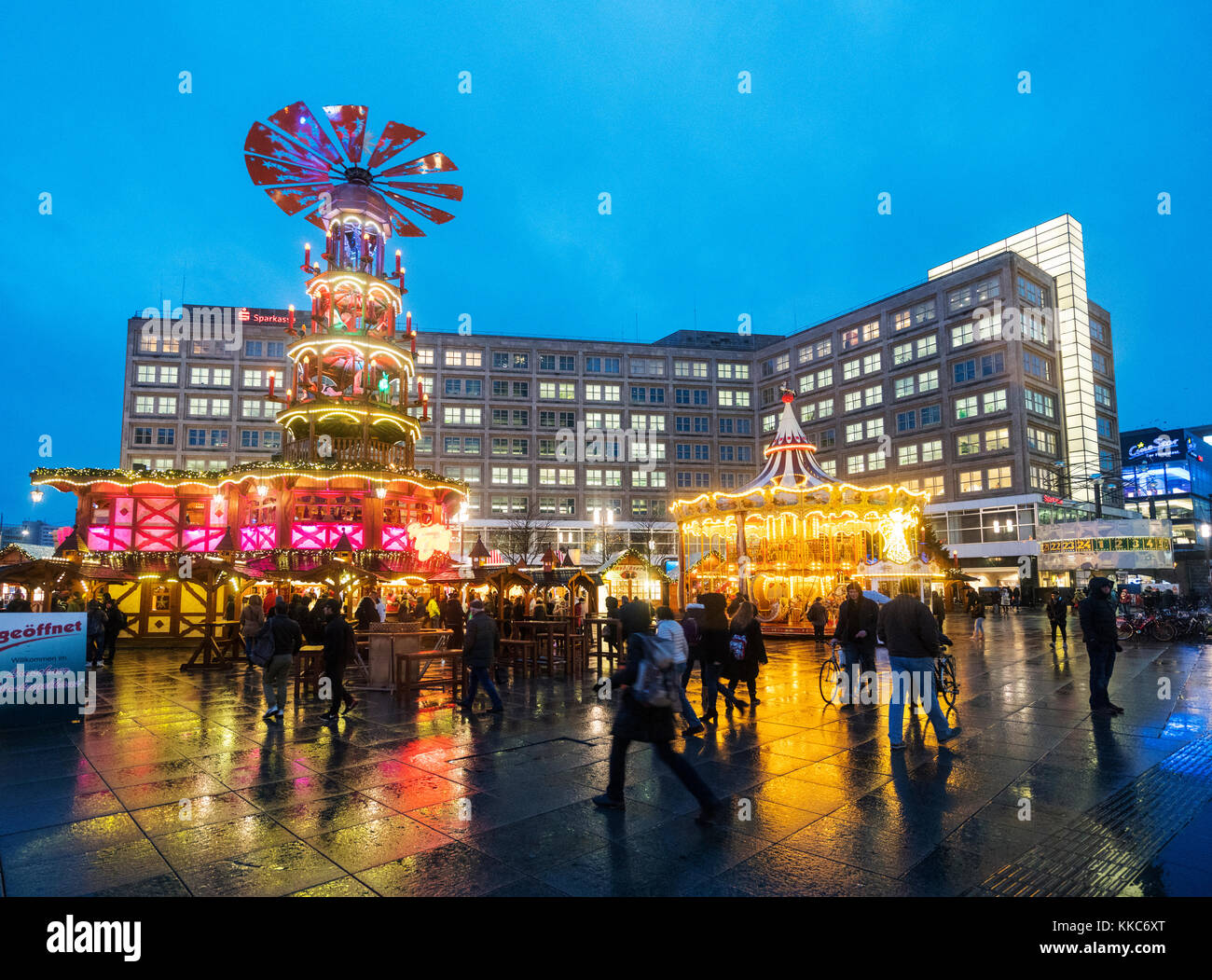 Marché de Noël traditionnel à Alexanderplatz à Berlin en 2017 en Allemagne Banque D'Images