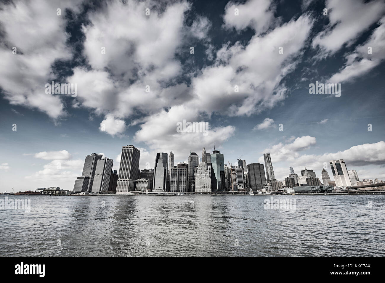 New York City Skyline avec de beaux nuages Banque D'Images